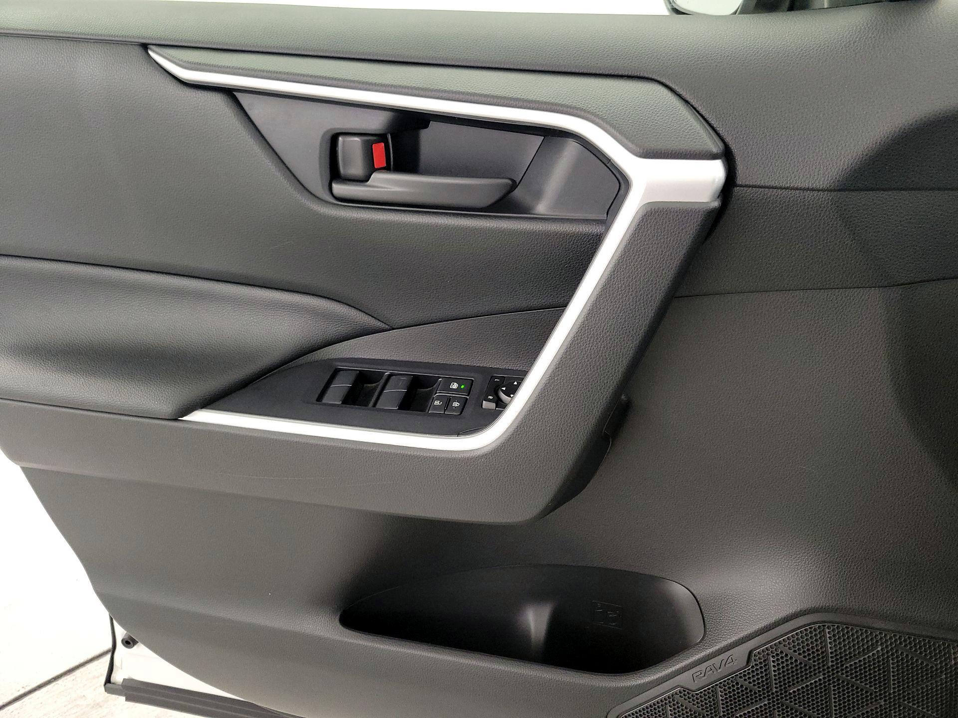 Thumbnail: 2021 Toyota RAV4 - 12