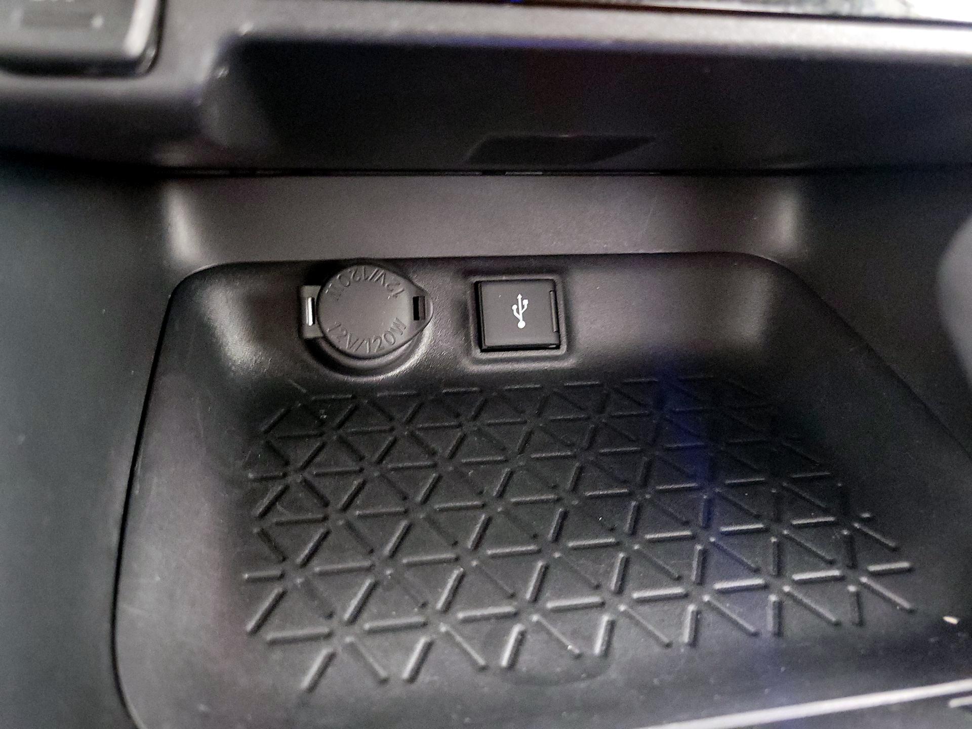 Thumbnail: 2021 Toyota RAV4 - 18