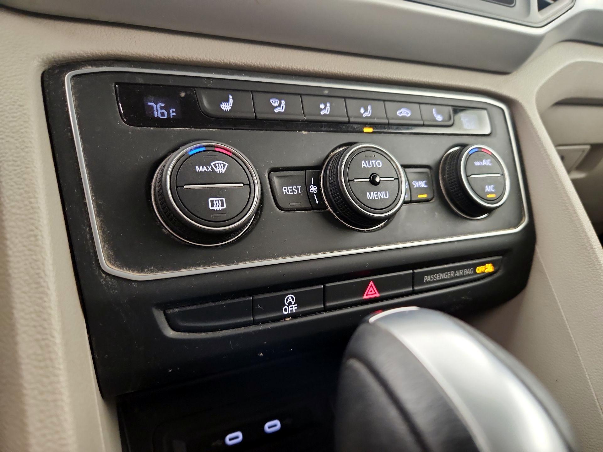 Thumbnail: 2021 Volkswagen Atlas - 16
