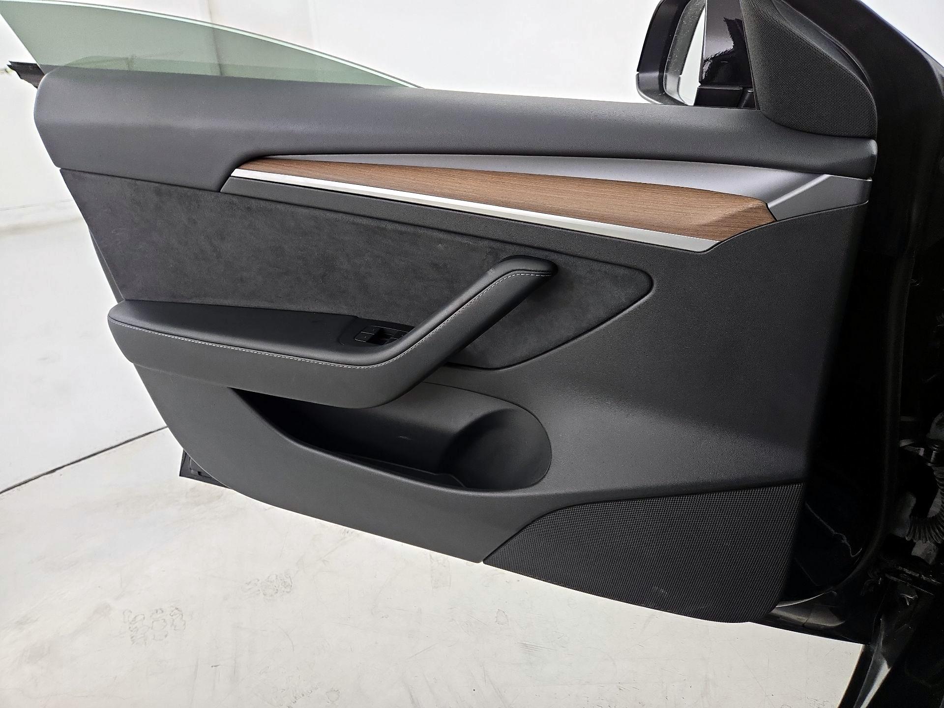 Thumbnail: 2023 Tesla Model 3 - 12