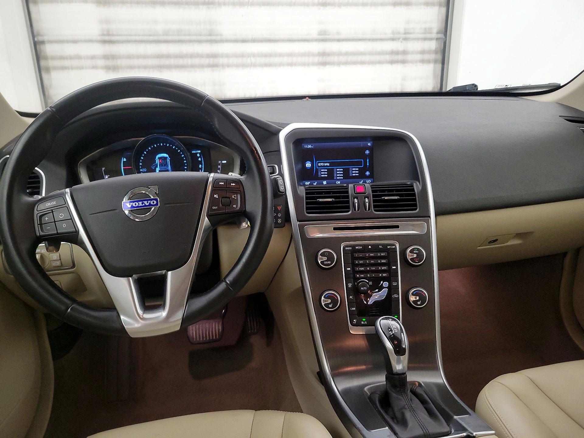 Thumbnail: 2015 Volvo XC60 - 9