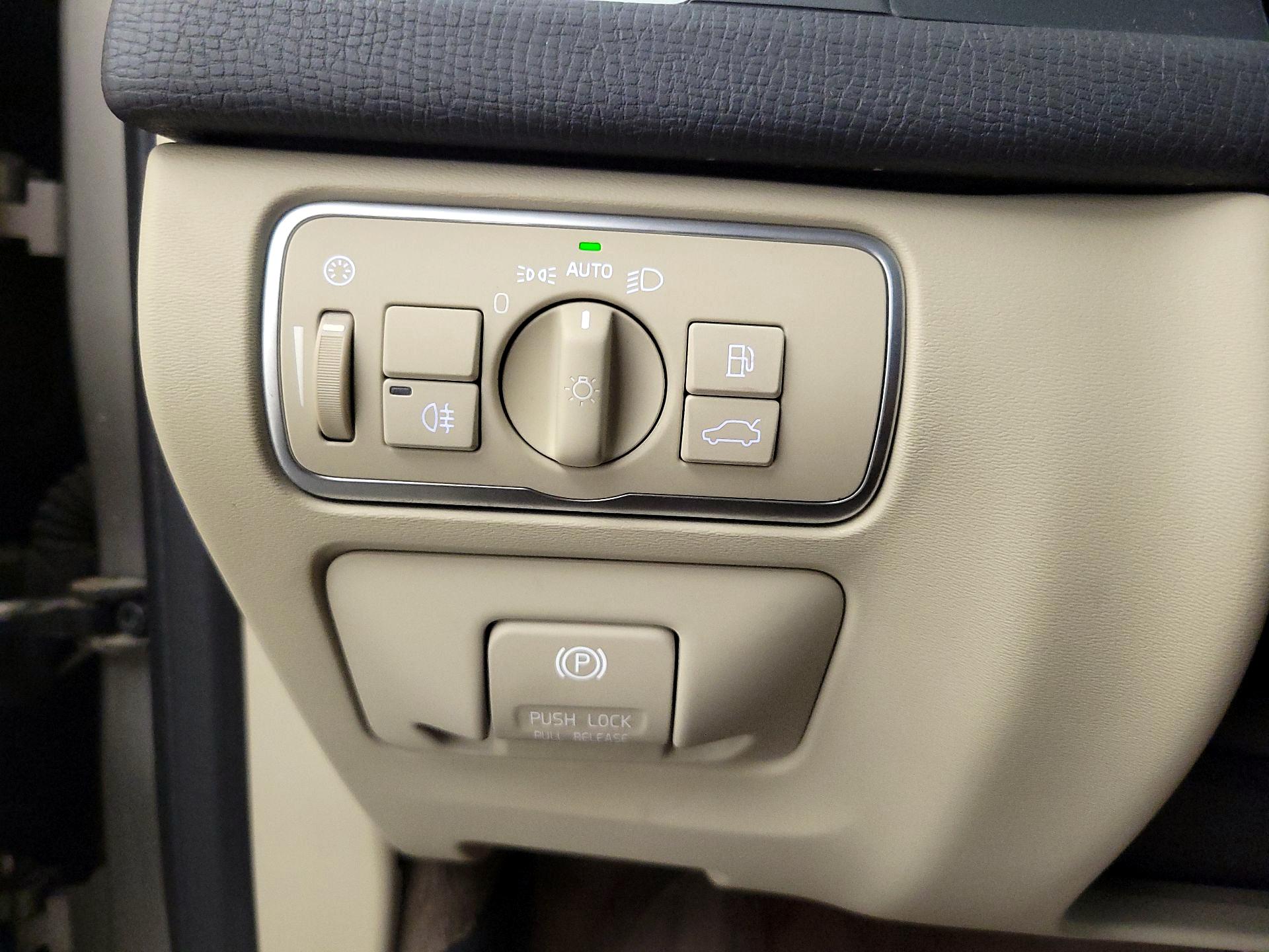 Thumbnail: 2015 Volvo XC60 - 13