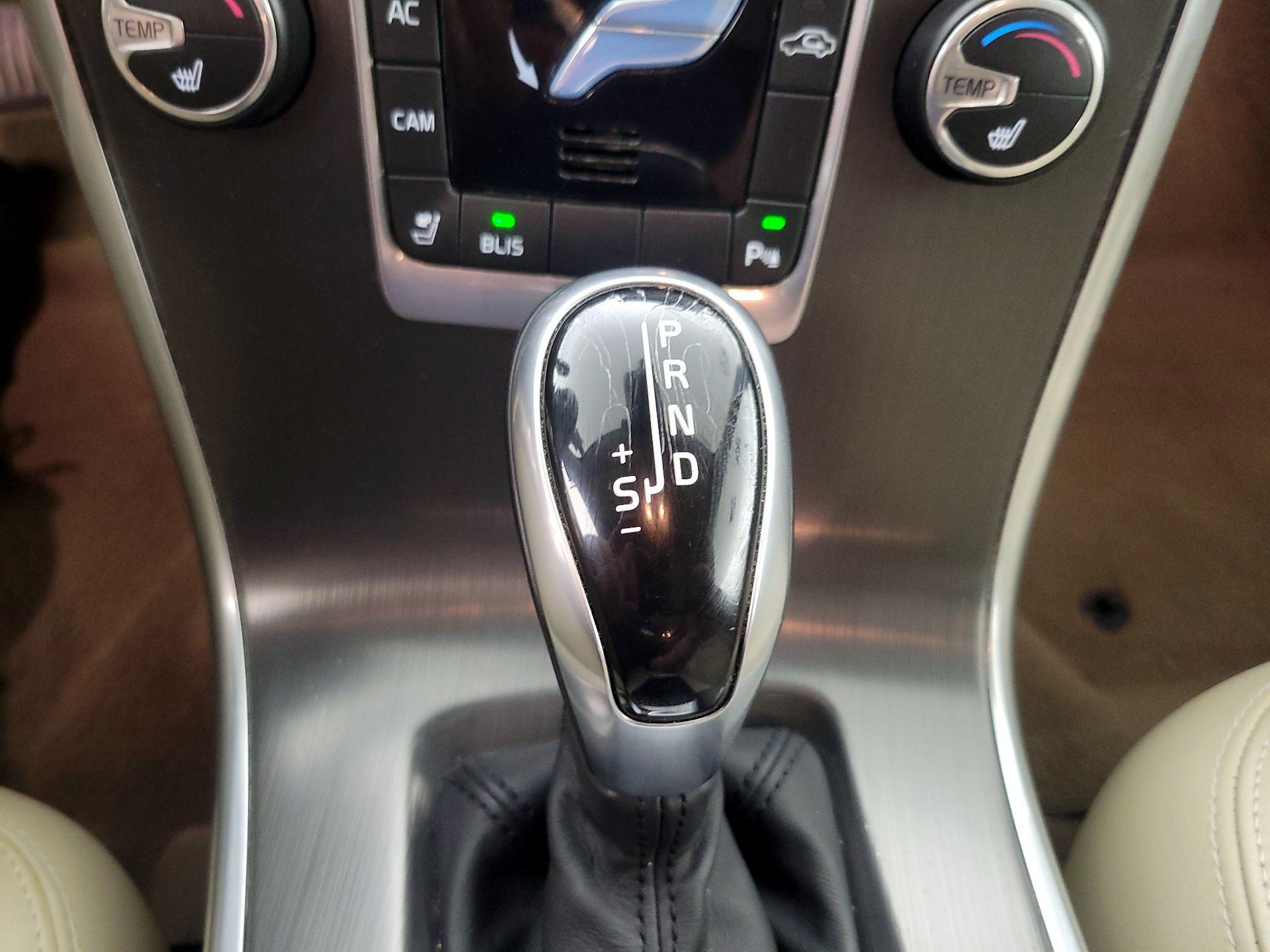 Thumbnail: 2015 Volvo XC60 - 17