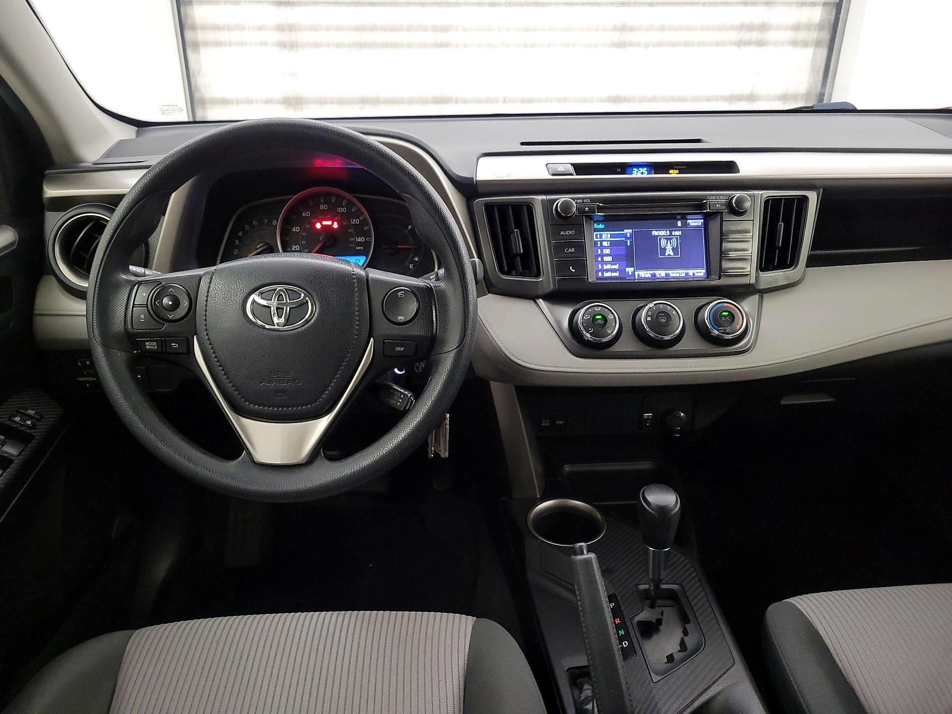 Thumbnail: 2015 Toyota RAV4 - 9