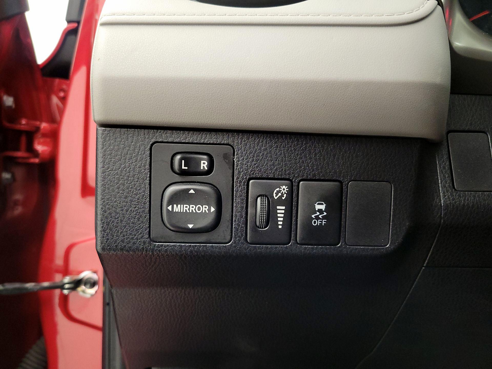 Thumbnail: 2015 Toyota RAV4 - 13