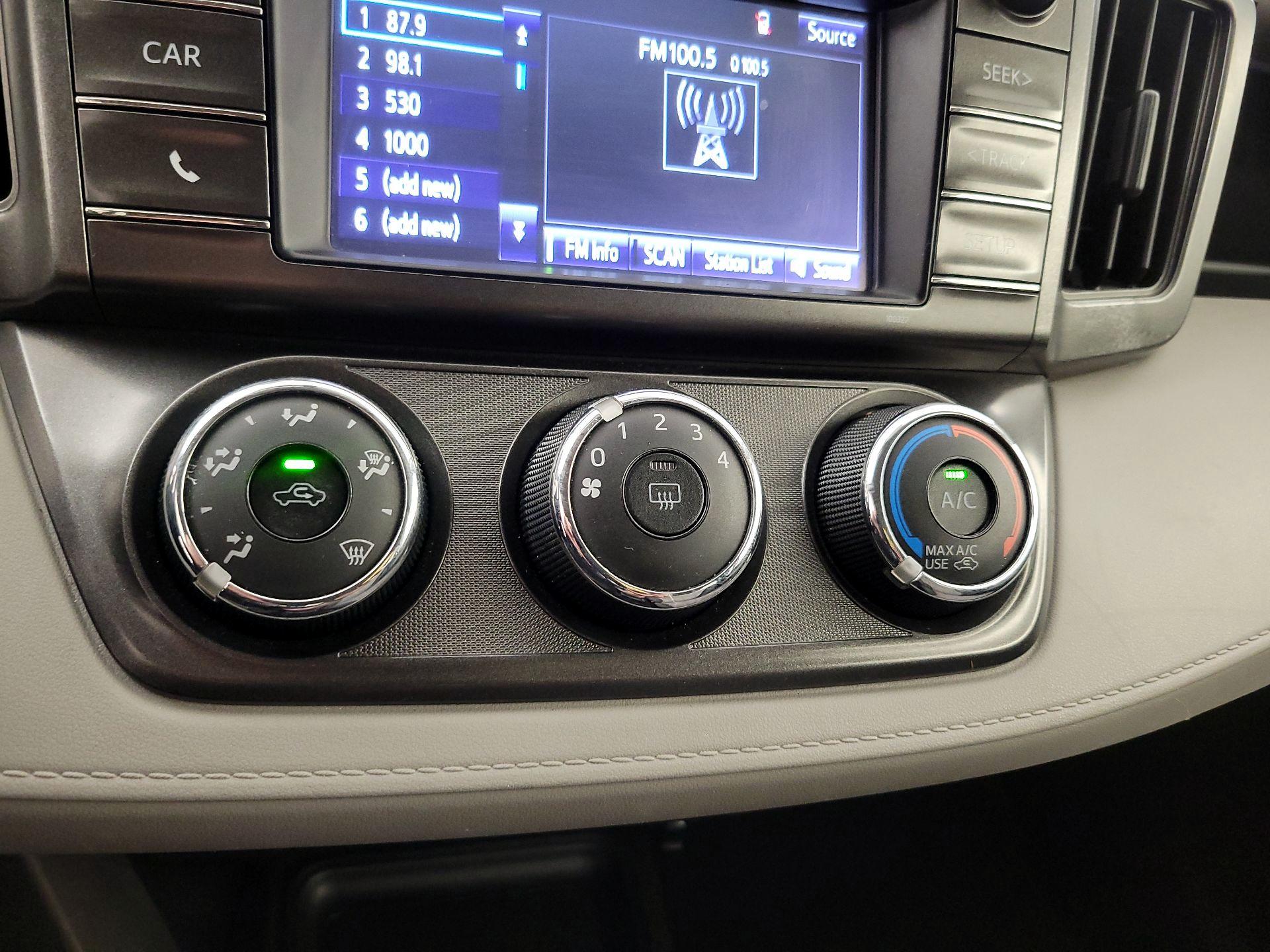 Thumbnail: 2015 Toyota RAV4 - 16