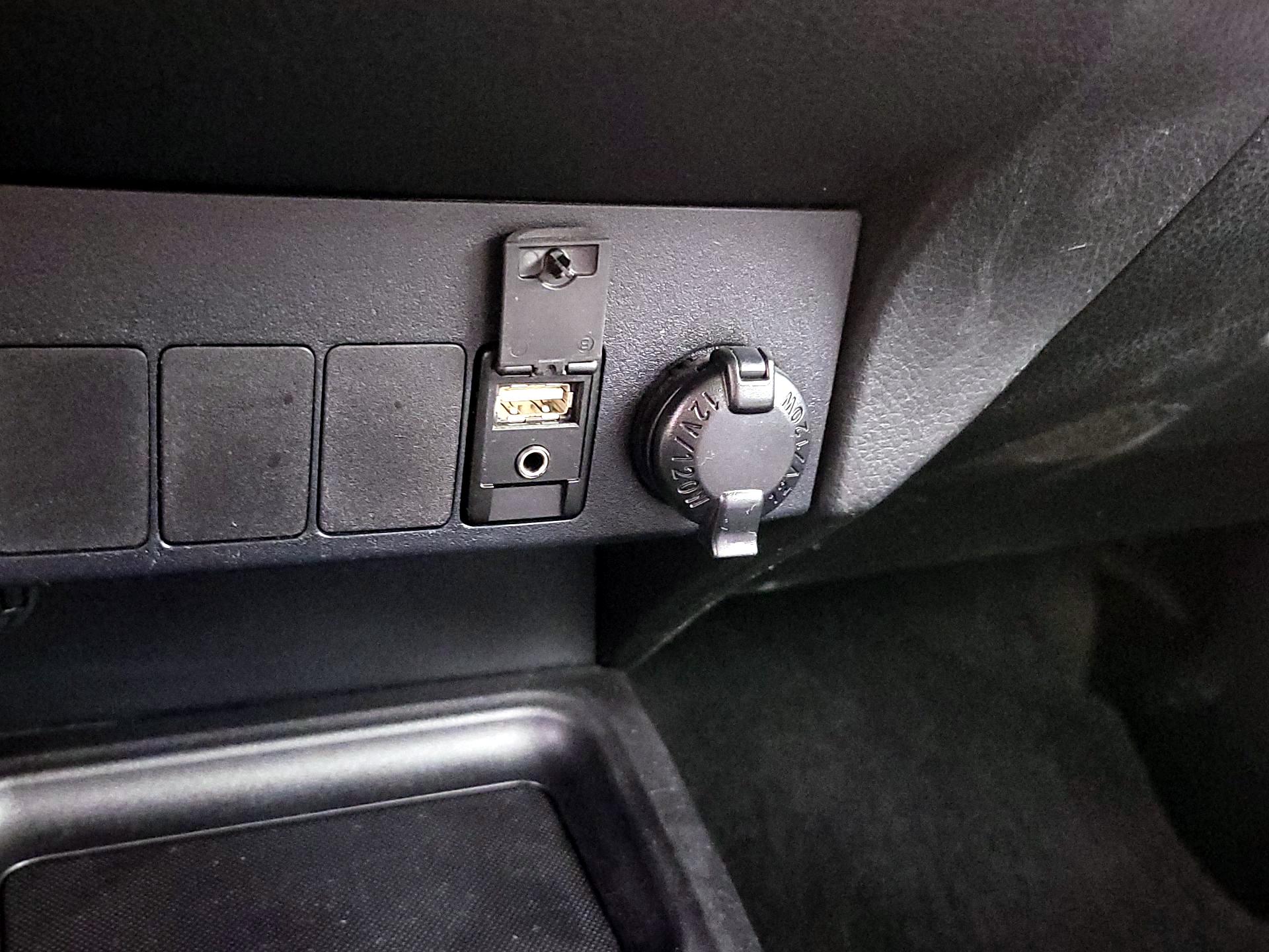 Thumbnail: 2015 Toyota RAV4 - 18