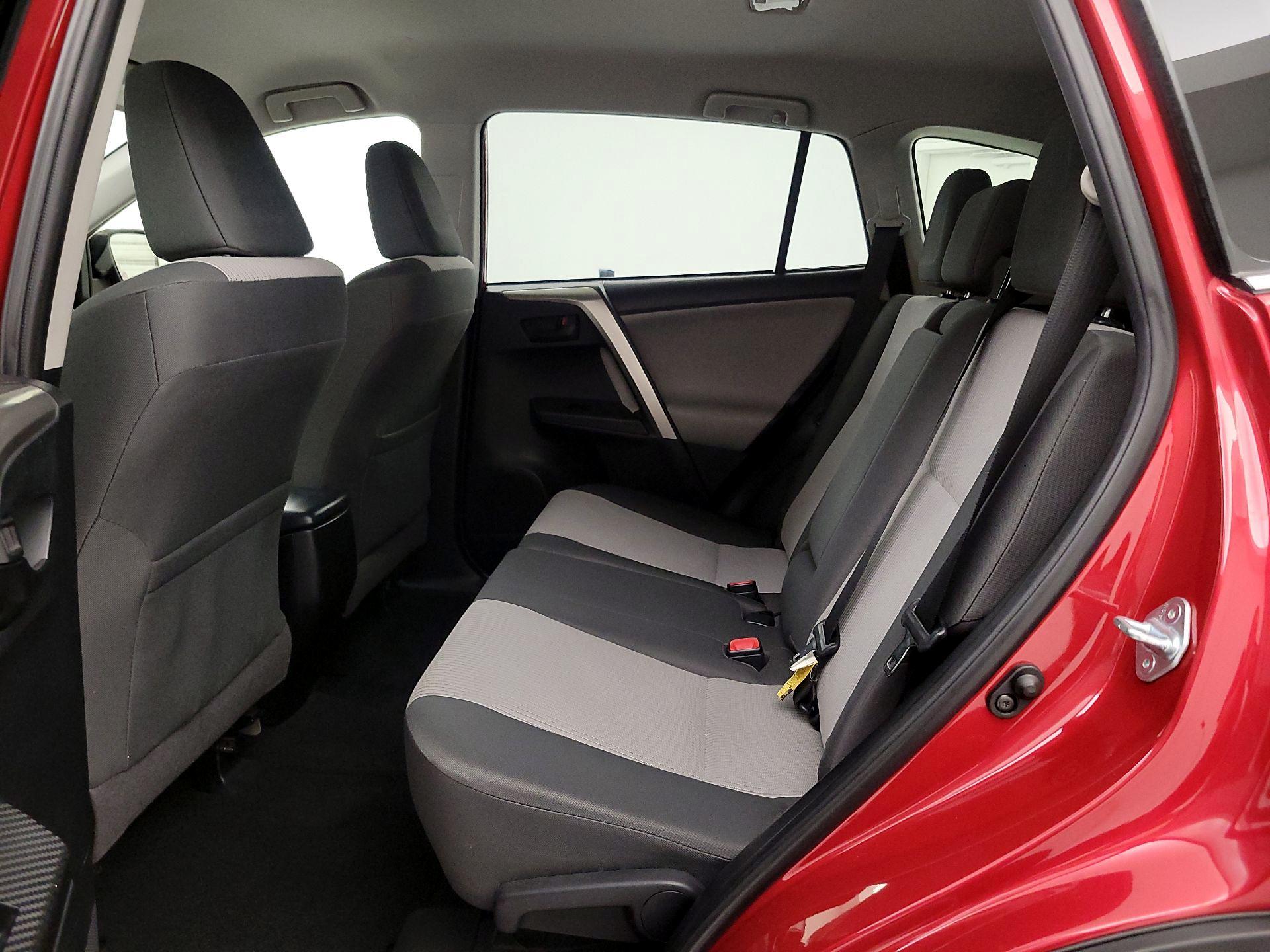 Thumbnail: 2015 Toyota RAV4 - 19