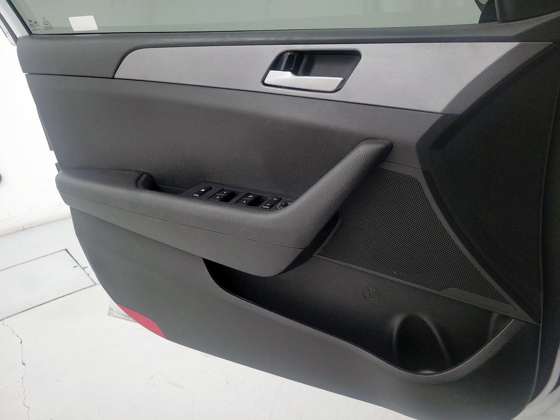 Thumbnail: 2019 Hyundai Sonata - 12