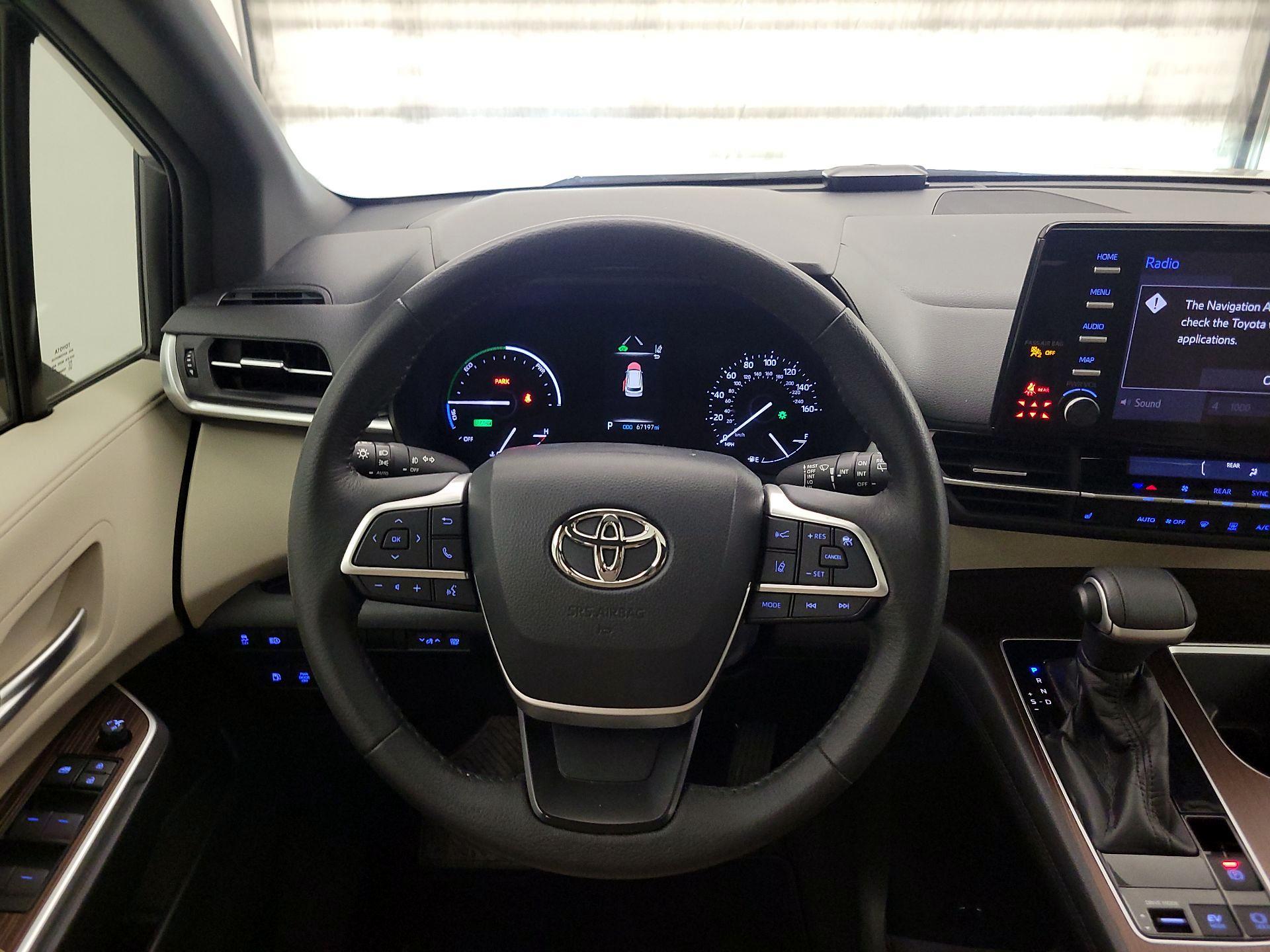 Thumbnail: 2021 Toyota Sienna - 10