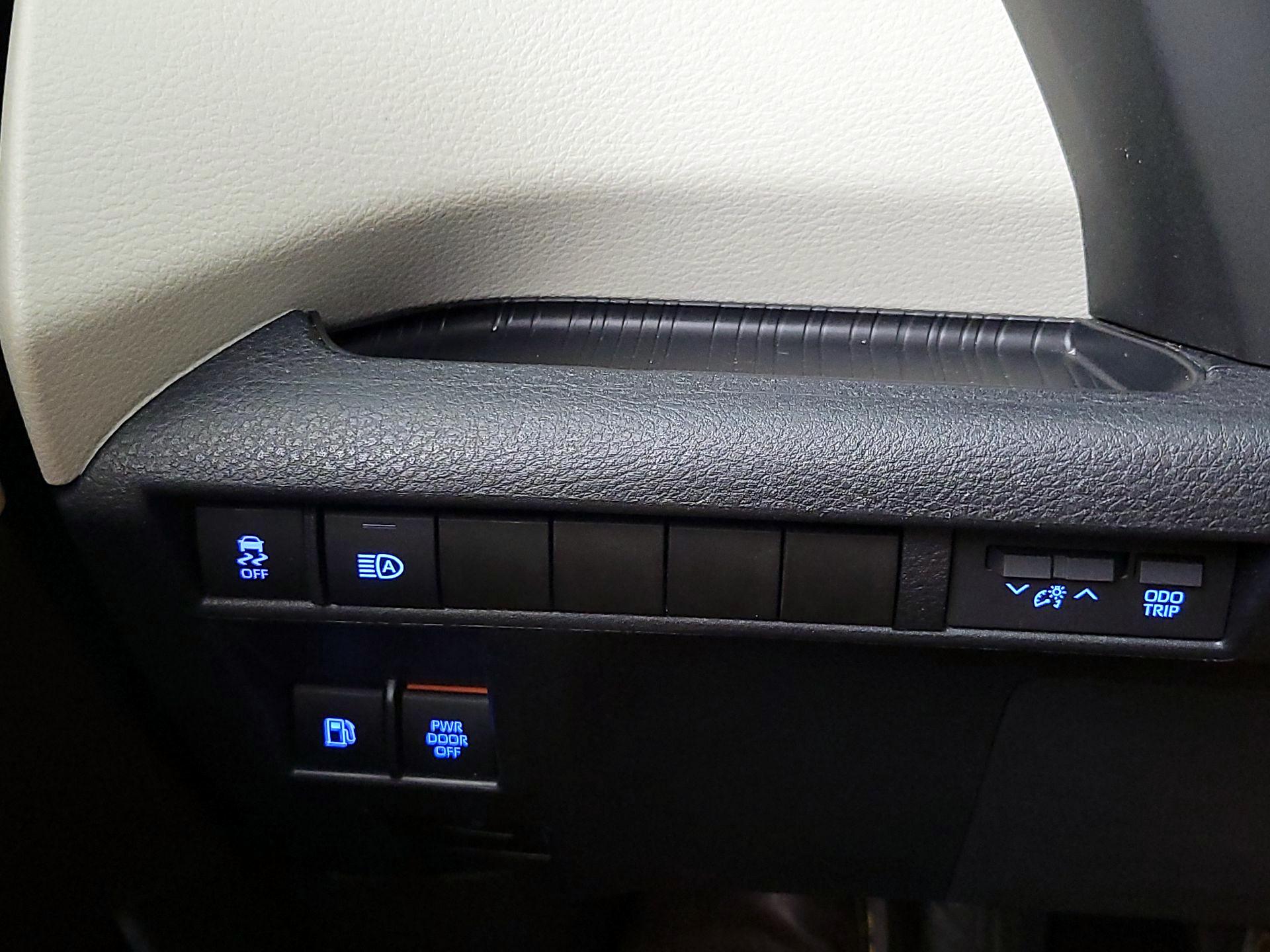 Thumbnail: 2021 Toyota Sienna - 13