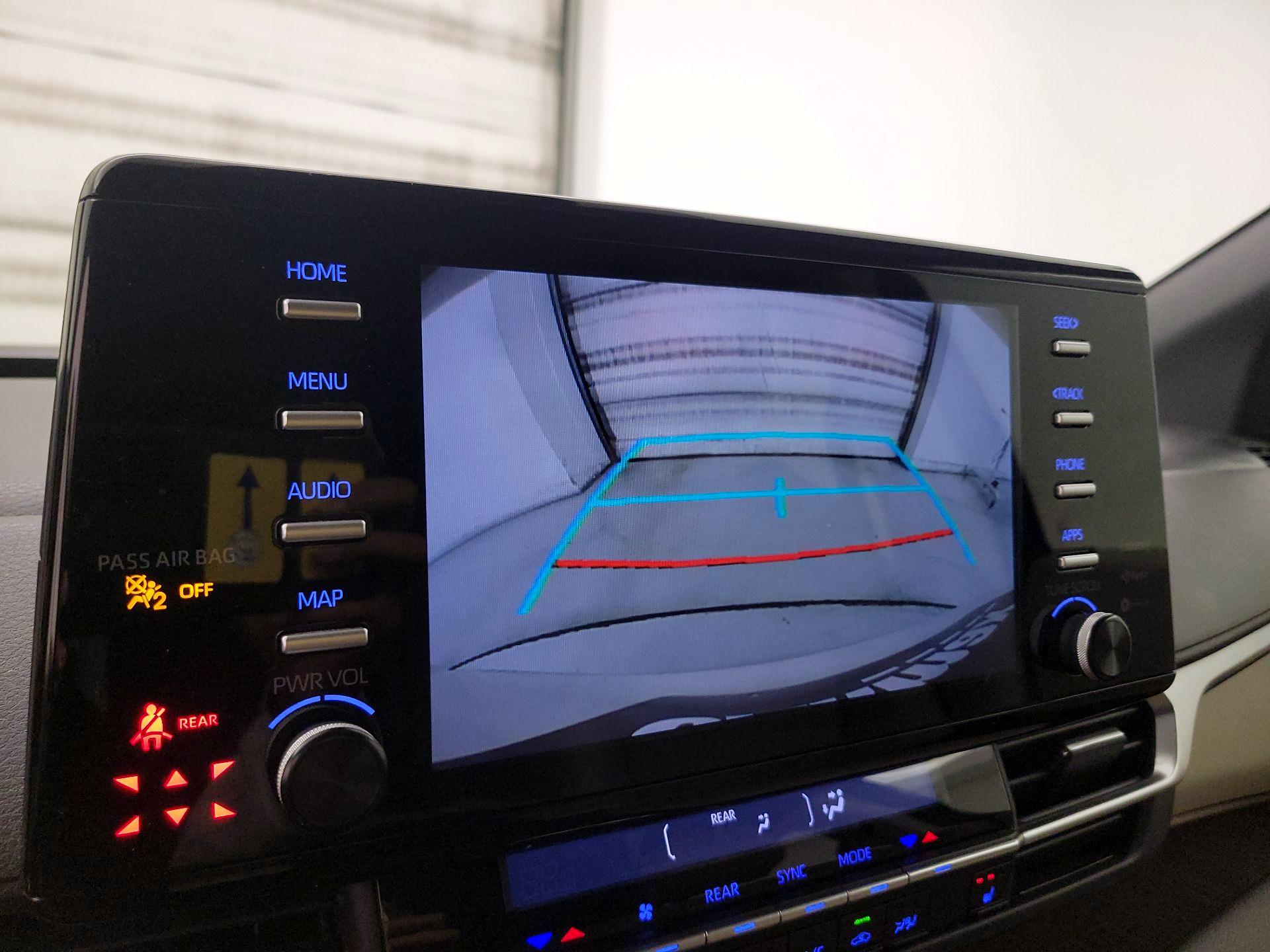 Thumbnail: 2021 Toyota Sienna - 14