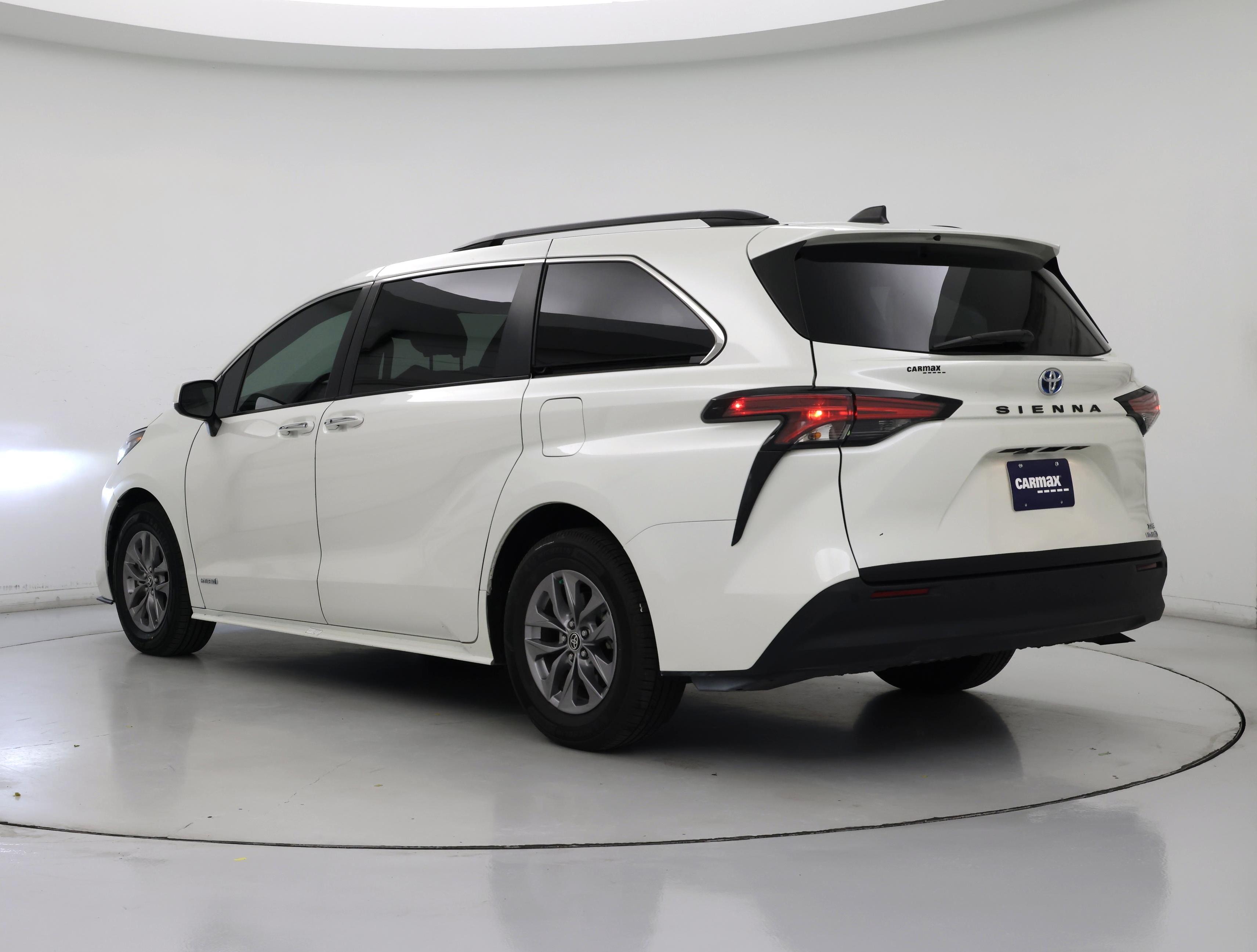 Thumbnail: 2021 Toyota Sienna - 2