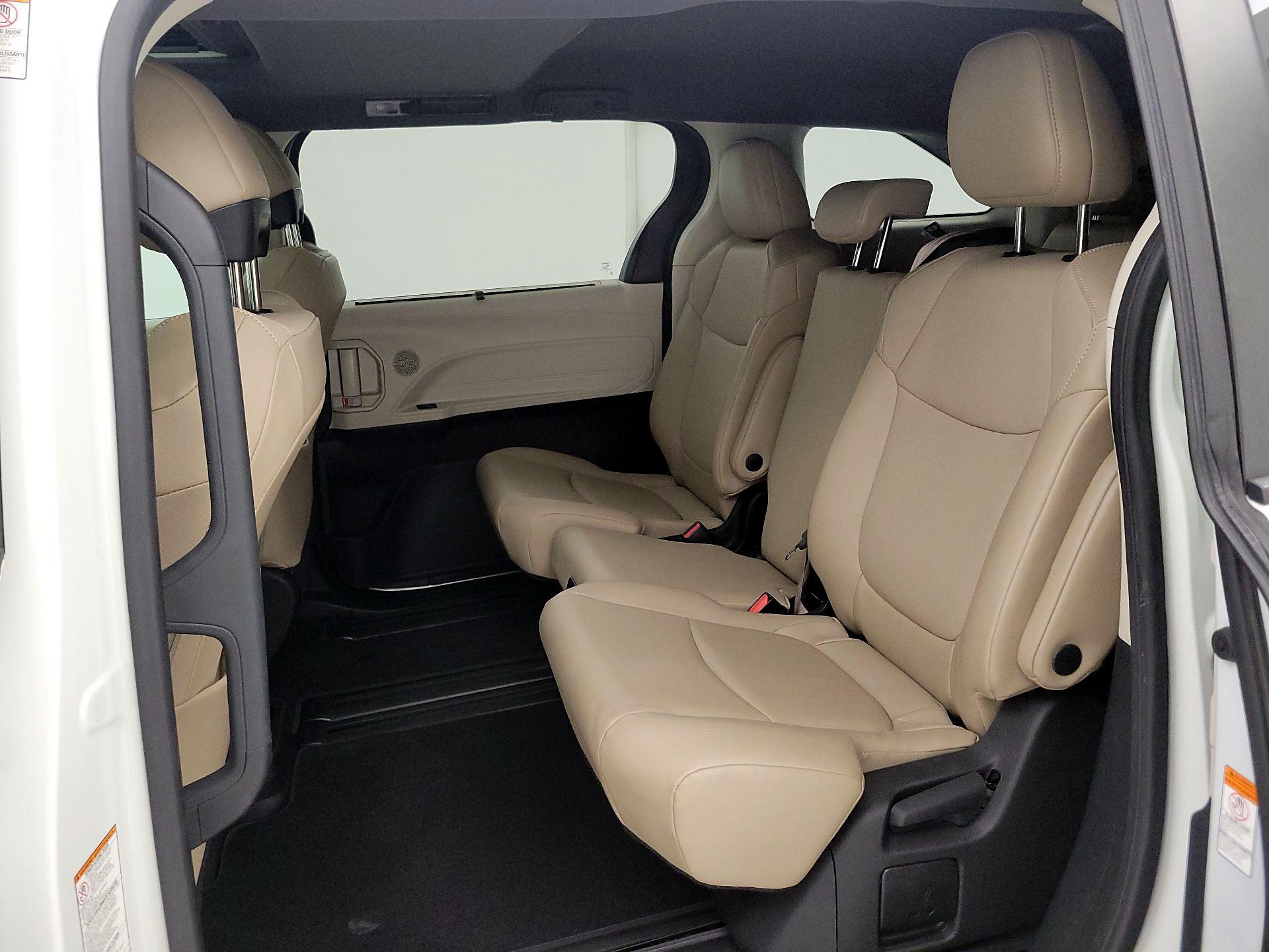 Thumbnail: 2021 Toyota Sienna - 20