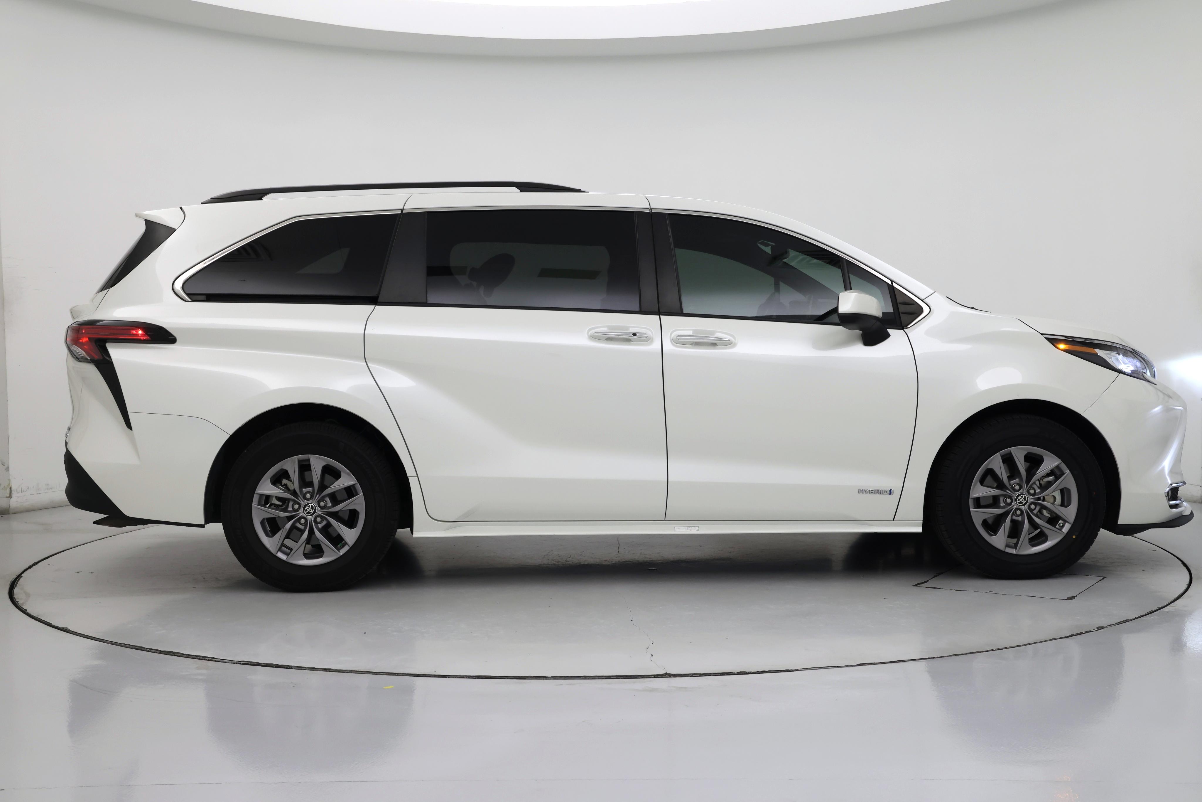 Thumbnail: 2021 Toyota Sienna - 7