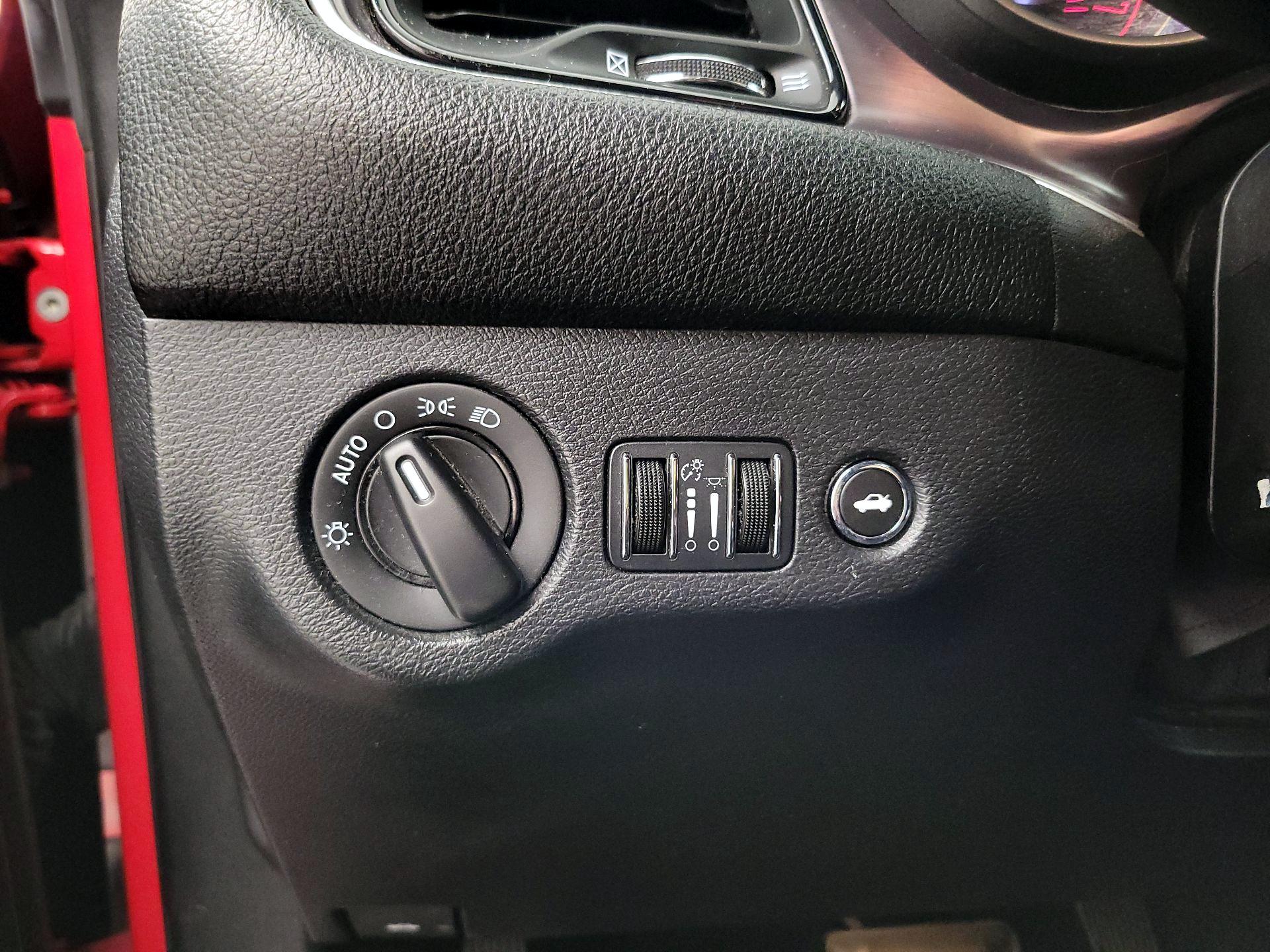 Thumbnail: 2015 Dodge Challenger - 13