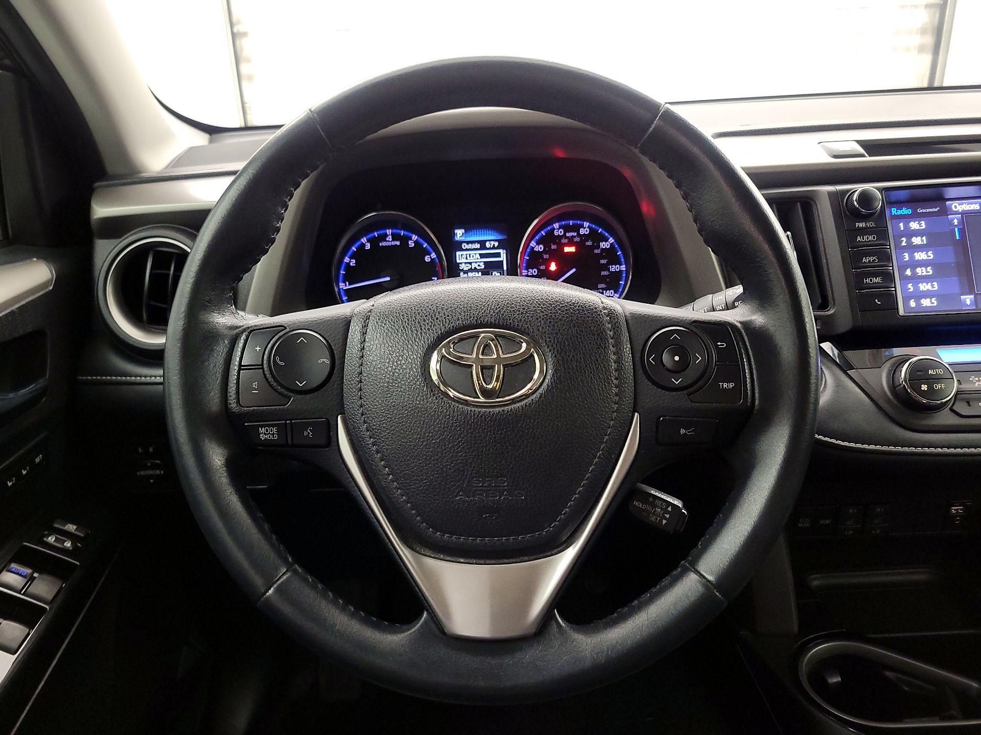 Thumbnail: 2018 Toyota RAV4 - 10
