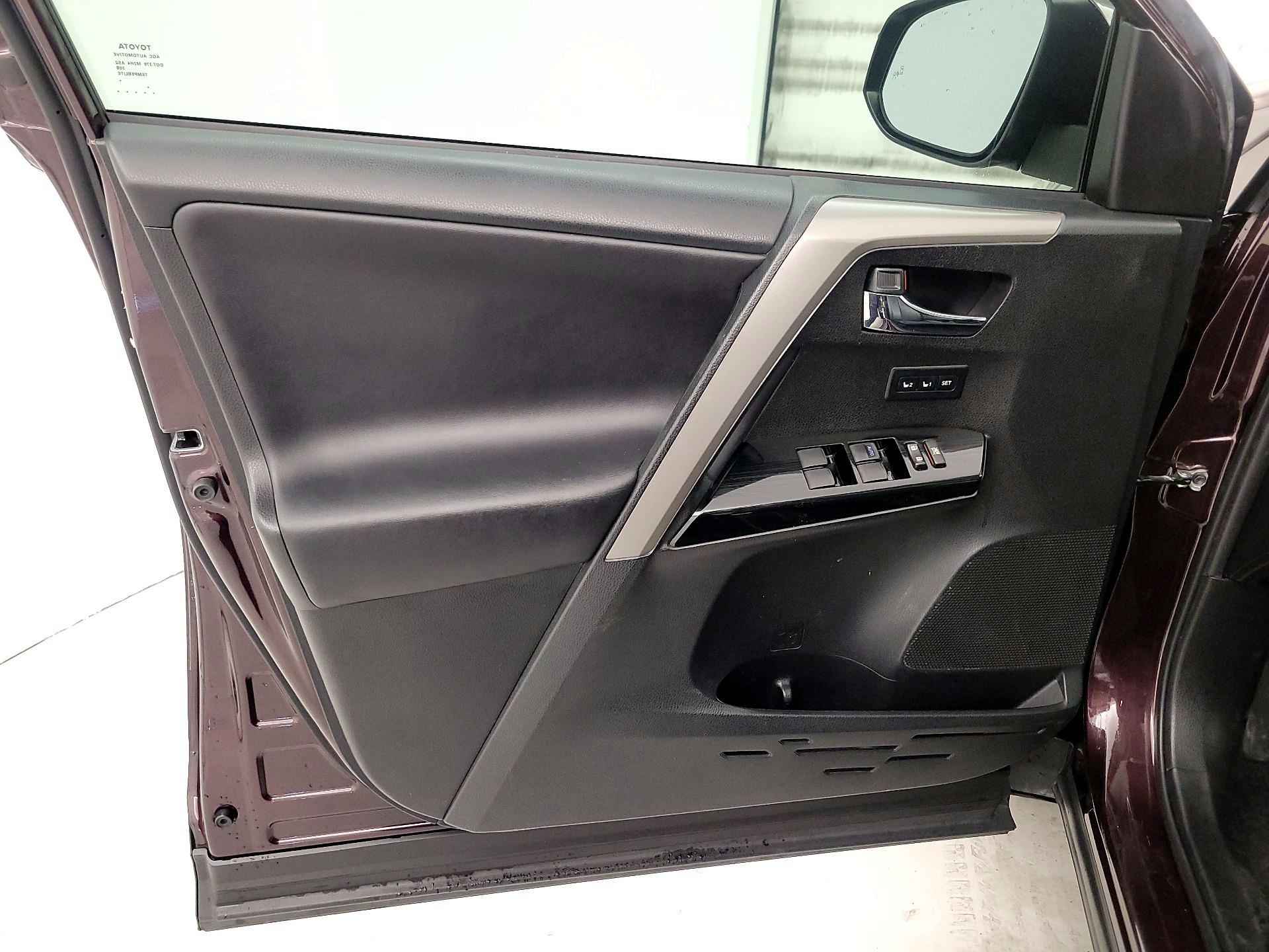 Thumbnail: 2018 Toyota RAV4 - 12