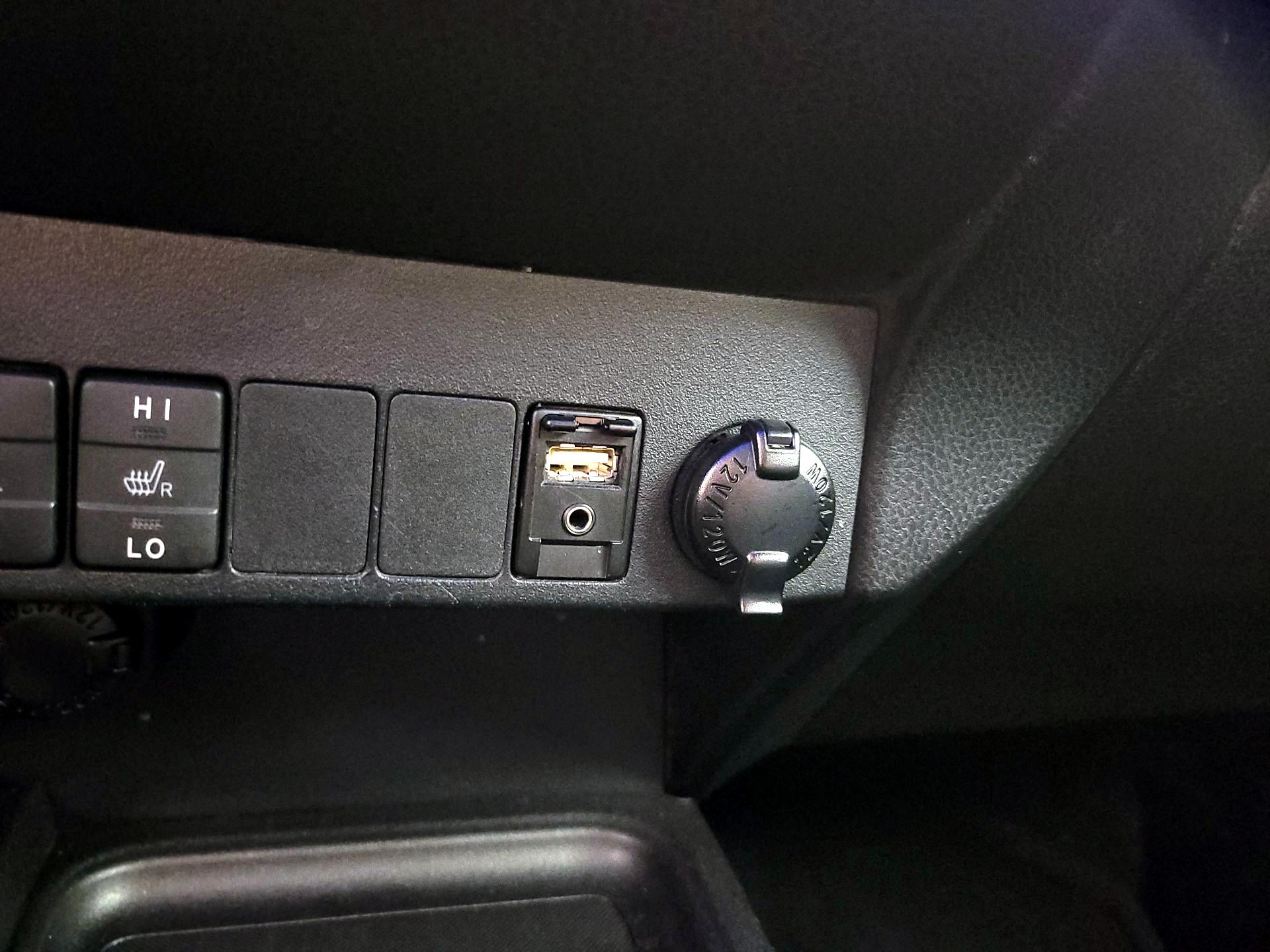 Thumbnail: 2018 Toyota RAV4 - 18