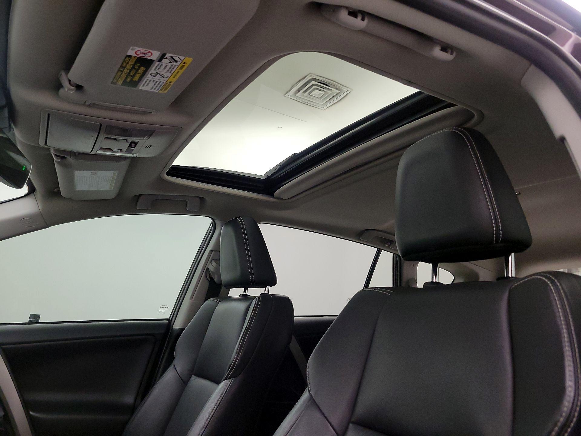 Thumbnail: 2018 Toyota RAV4 - 19