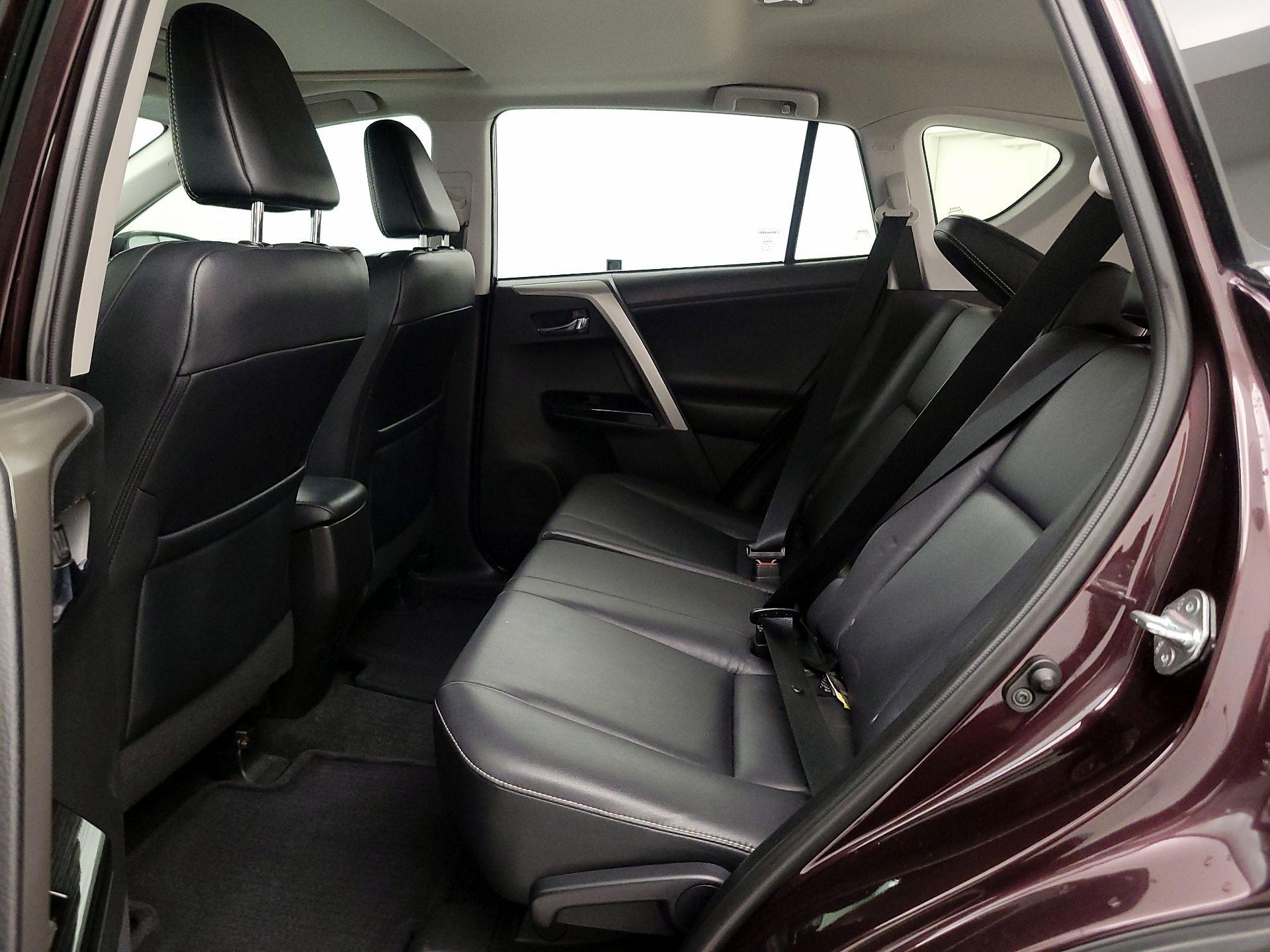 Thumbnail: 2018 Toyota RAV4 - 20