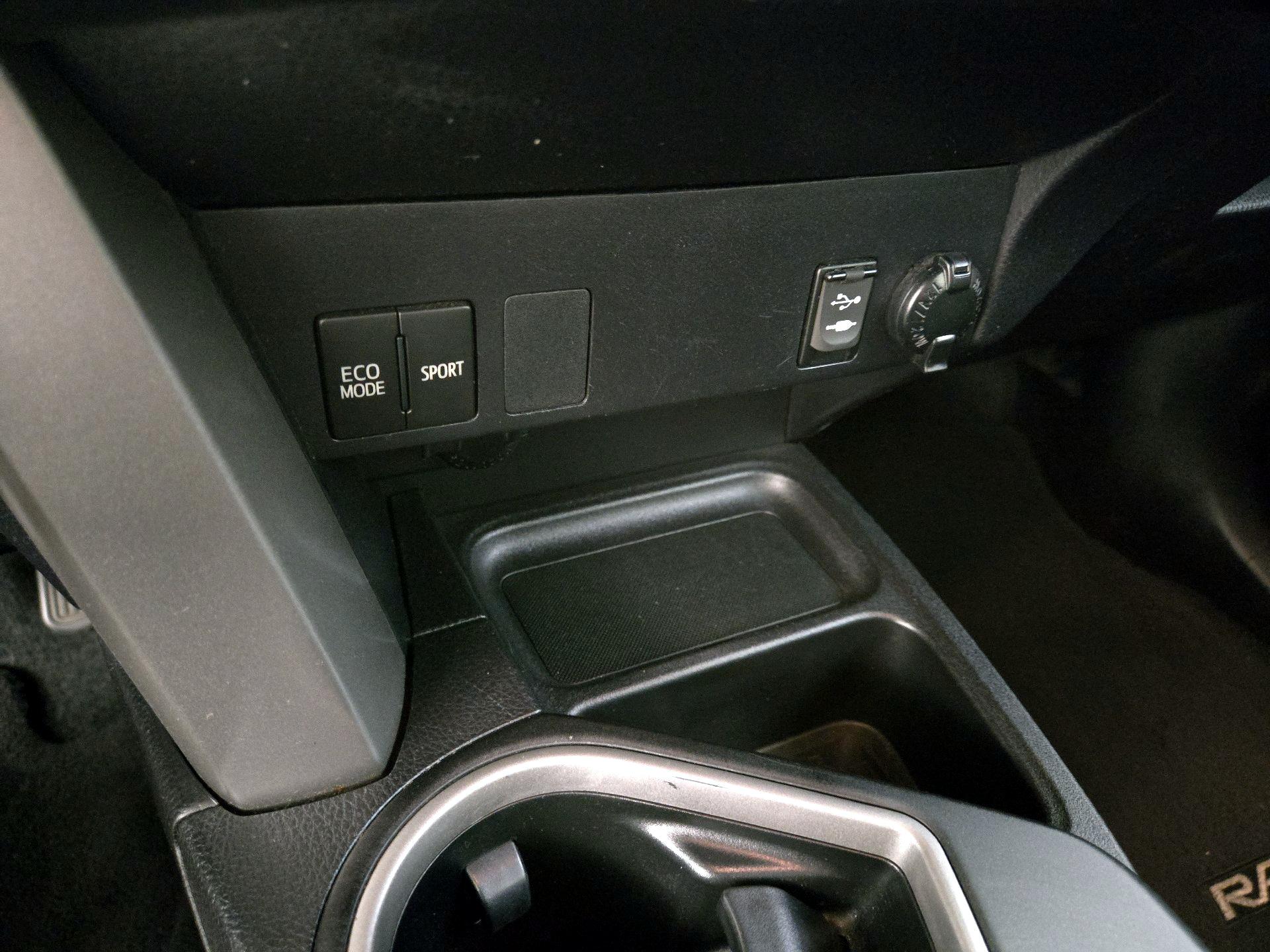 Thumbnail: 2017 Toyota RAV4 - 18