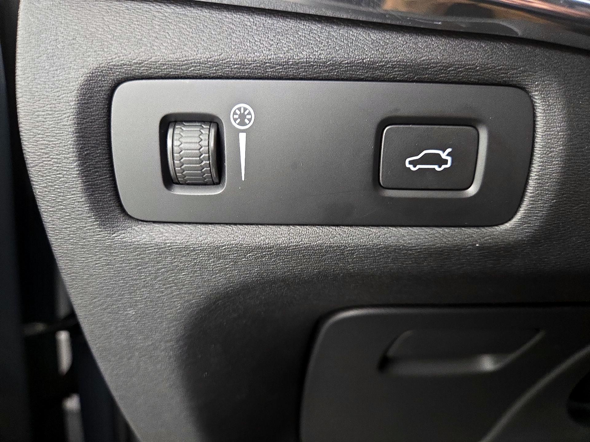 Thumbnail: 2022 Volvo S90 - 11