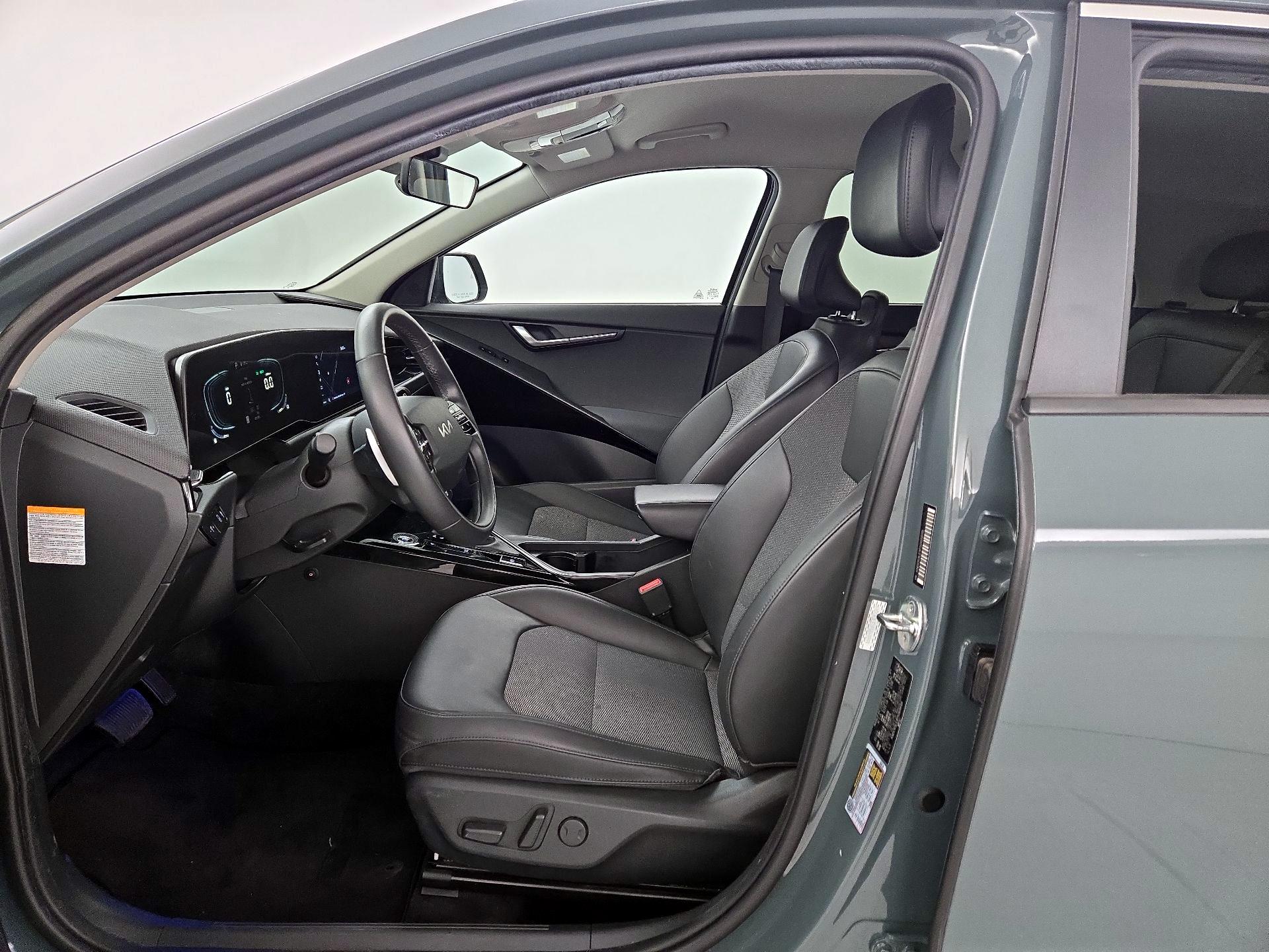 Thumbnail: 2023 Kia Niro - 11