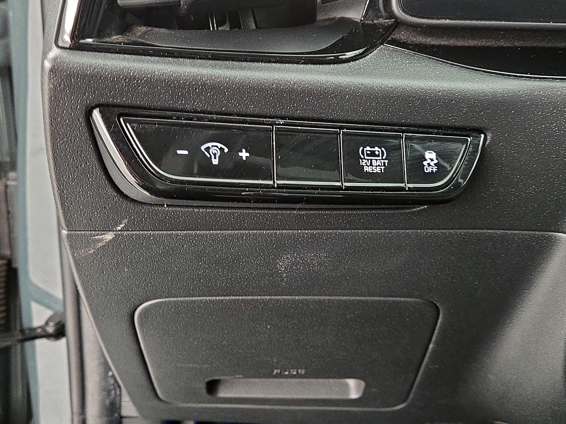 Thumbnail: 2023 Kia Niro - 13