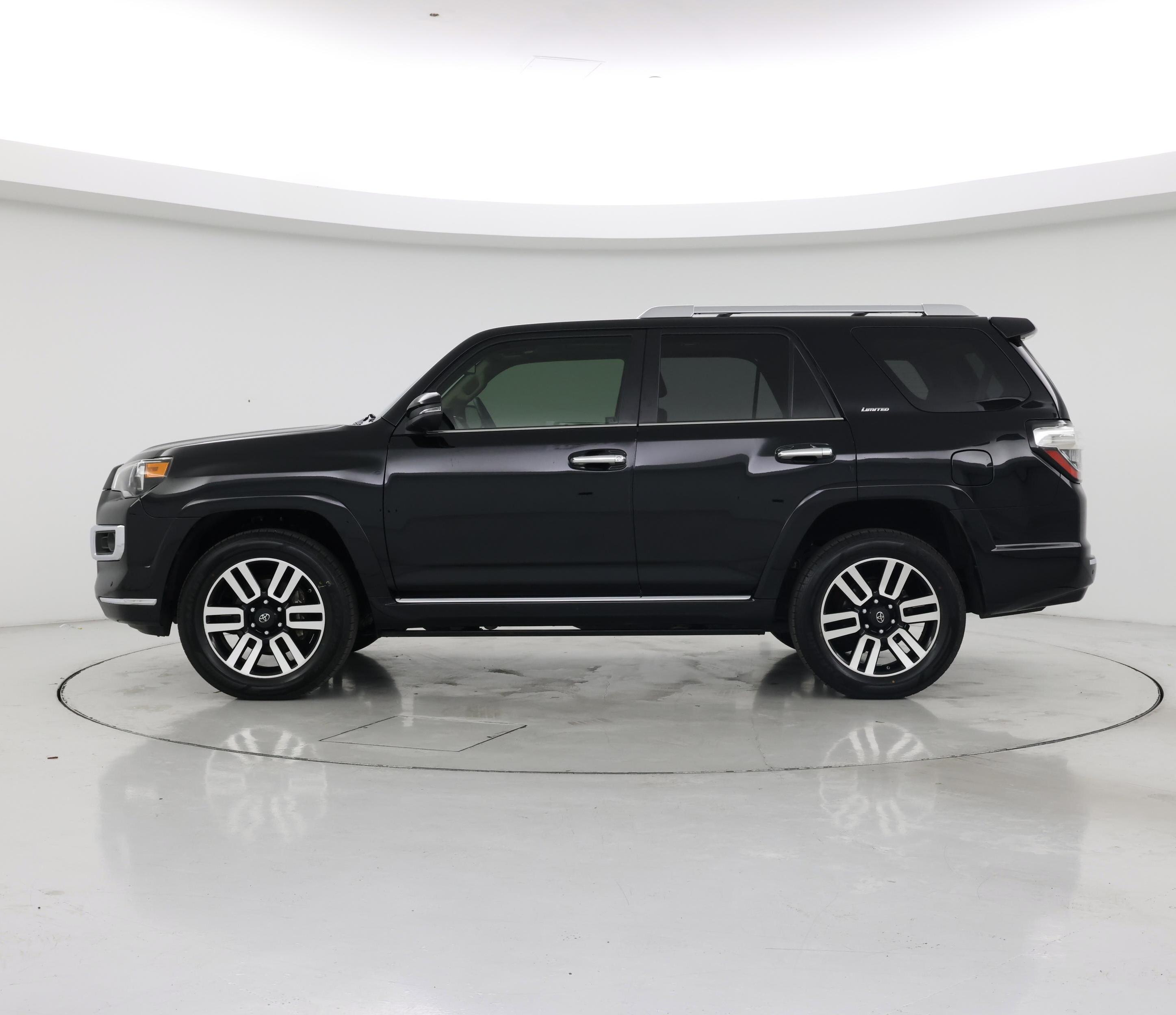 Thumbnail: 2019 Toyota 4Runner - 3