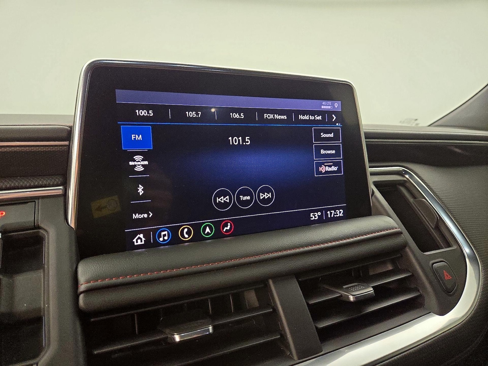 2021 Chevrolet Suburban RST - Photo 17