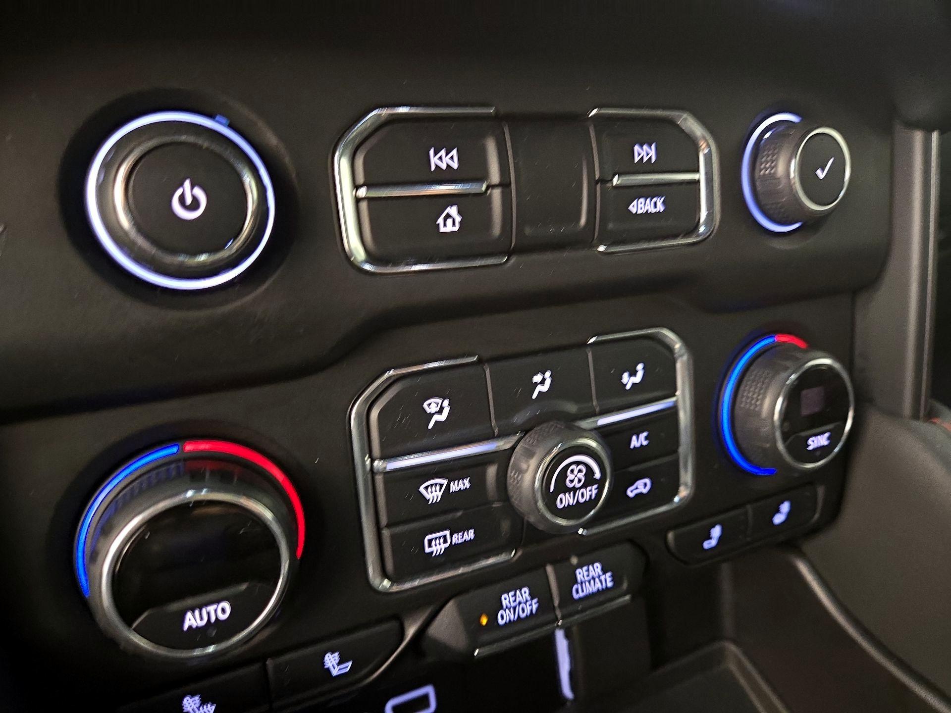 Thumbnail: 2021 Chevrolet Suburban - 17