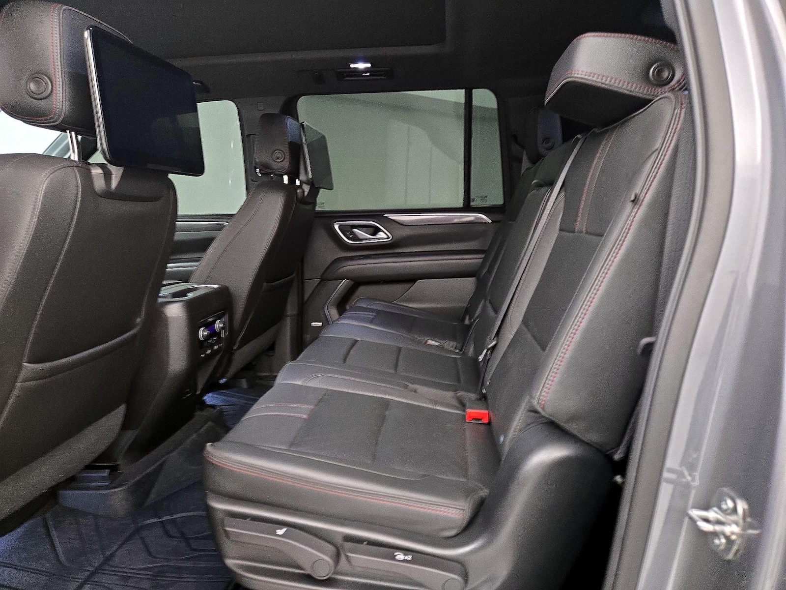 2021 Chevrolet Suburban RST - Photo 22