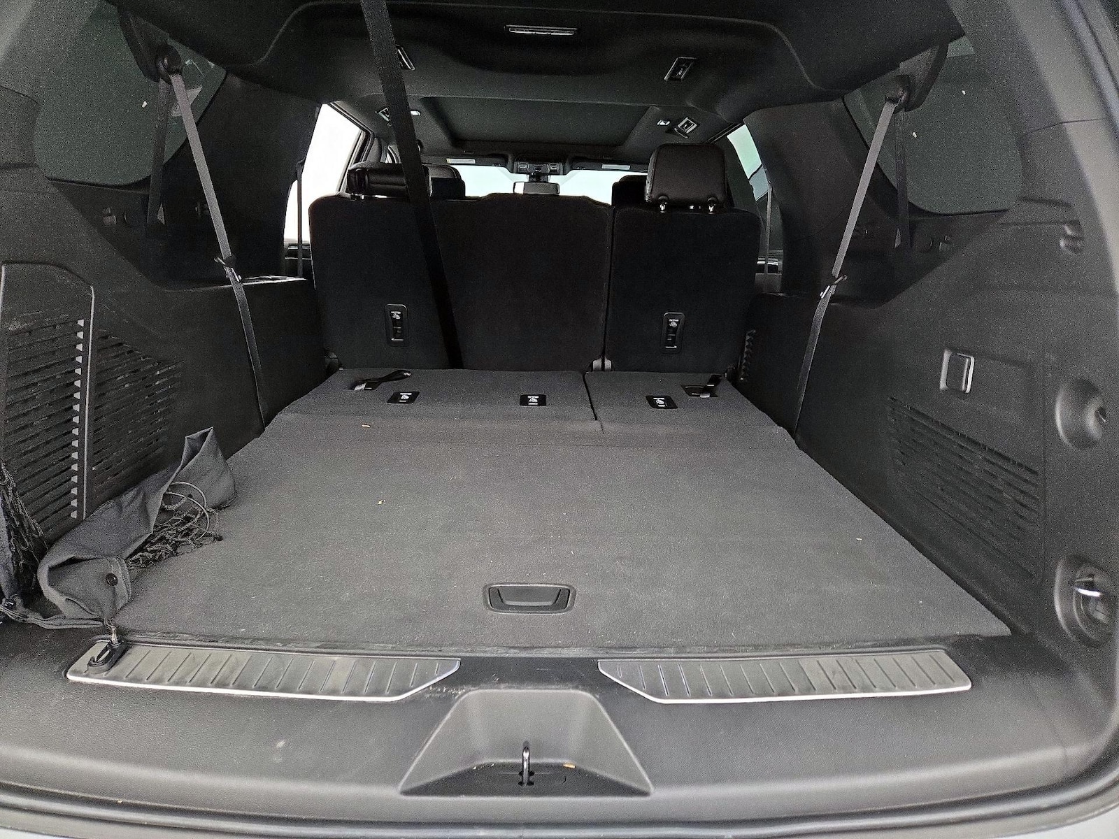 2021 Chevrolet Suburban RST - Photo 23