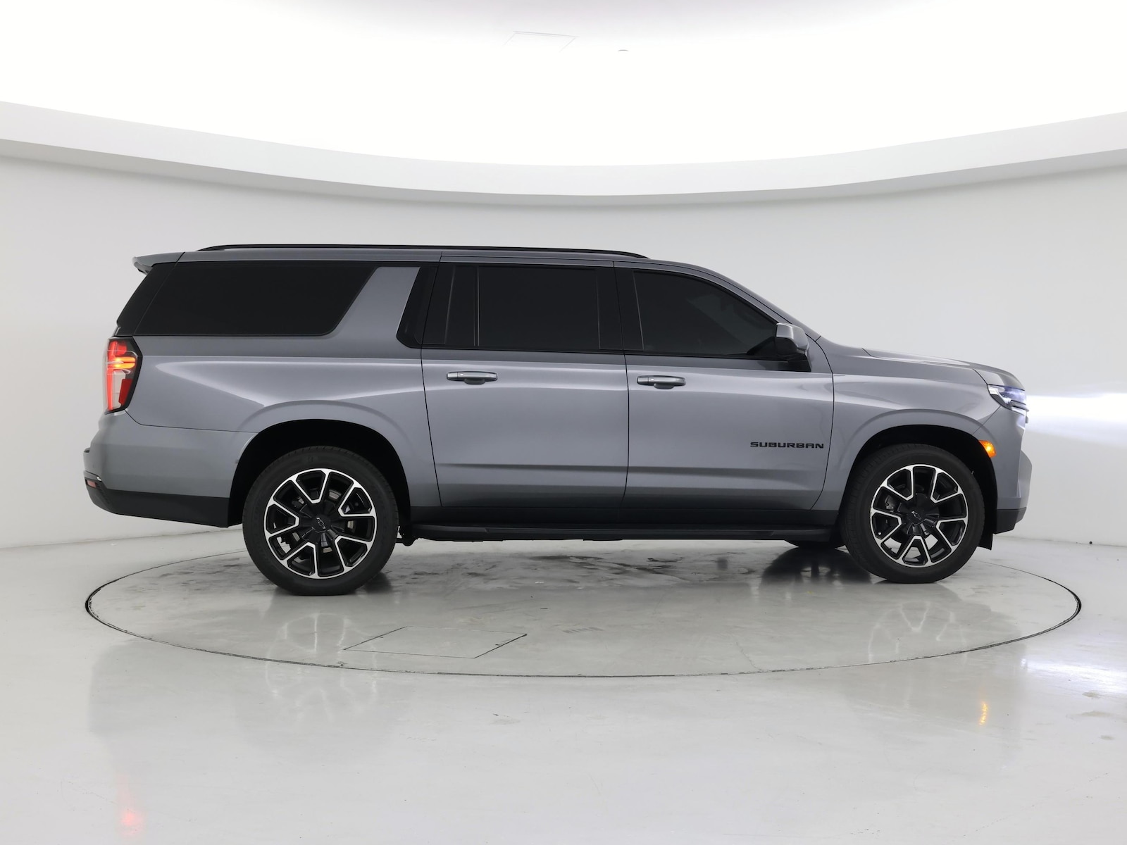 2021 Chevrolet Suburban RST - Photo 8