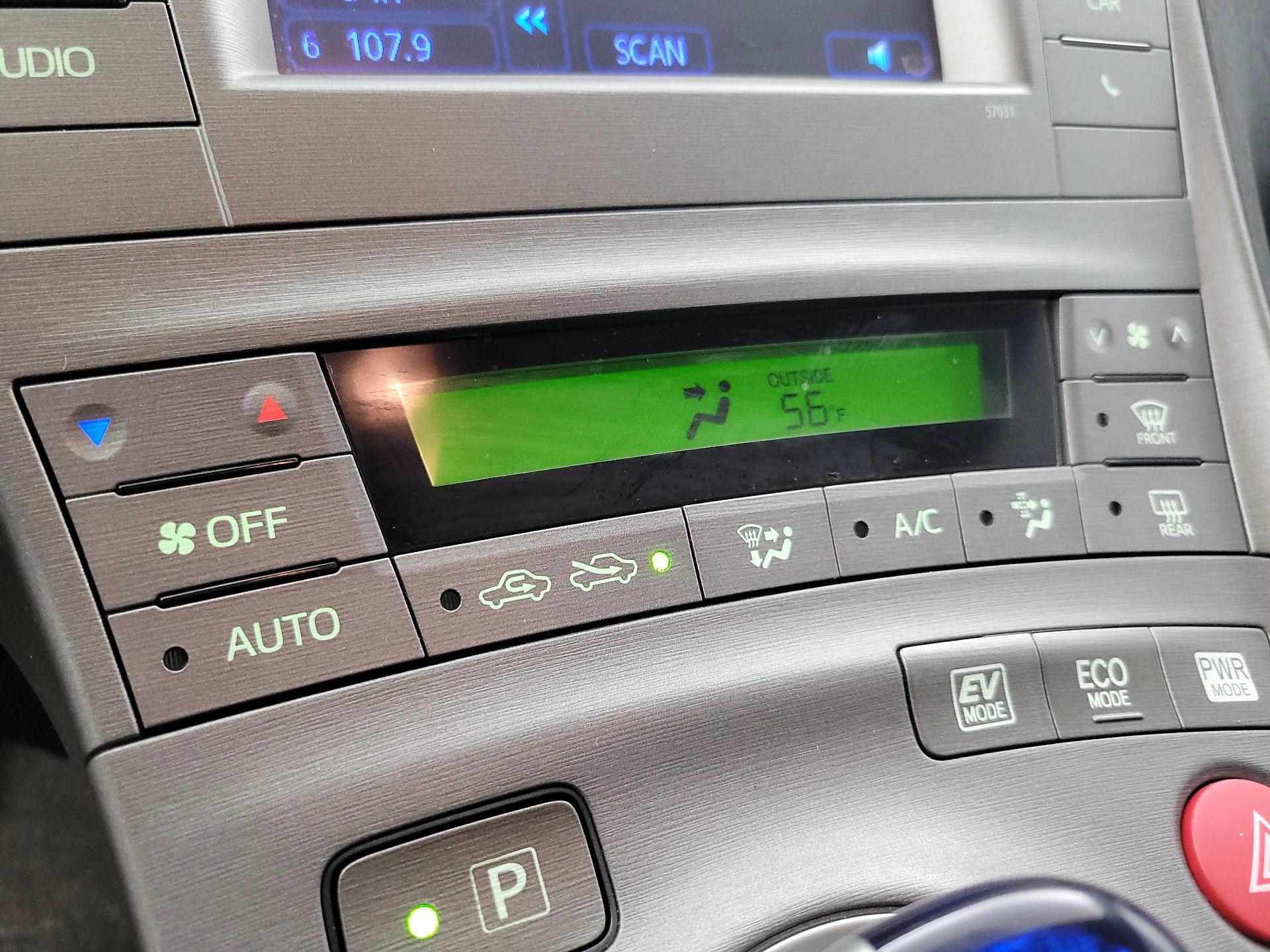 Thumbnail: 2015 Toyota Prius - 16