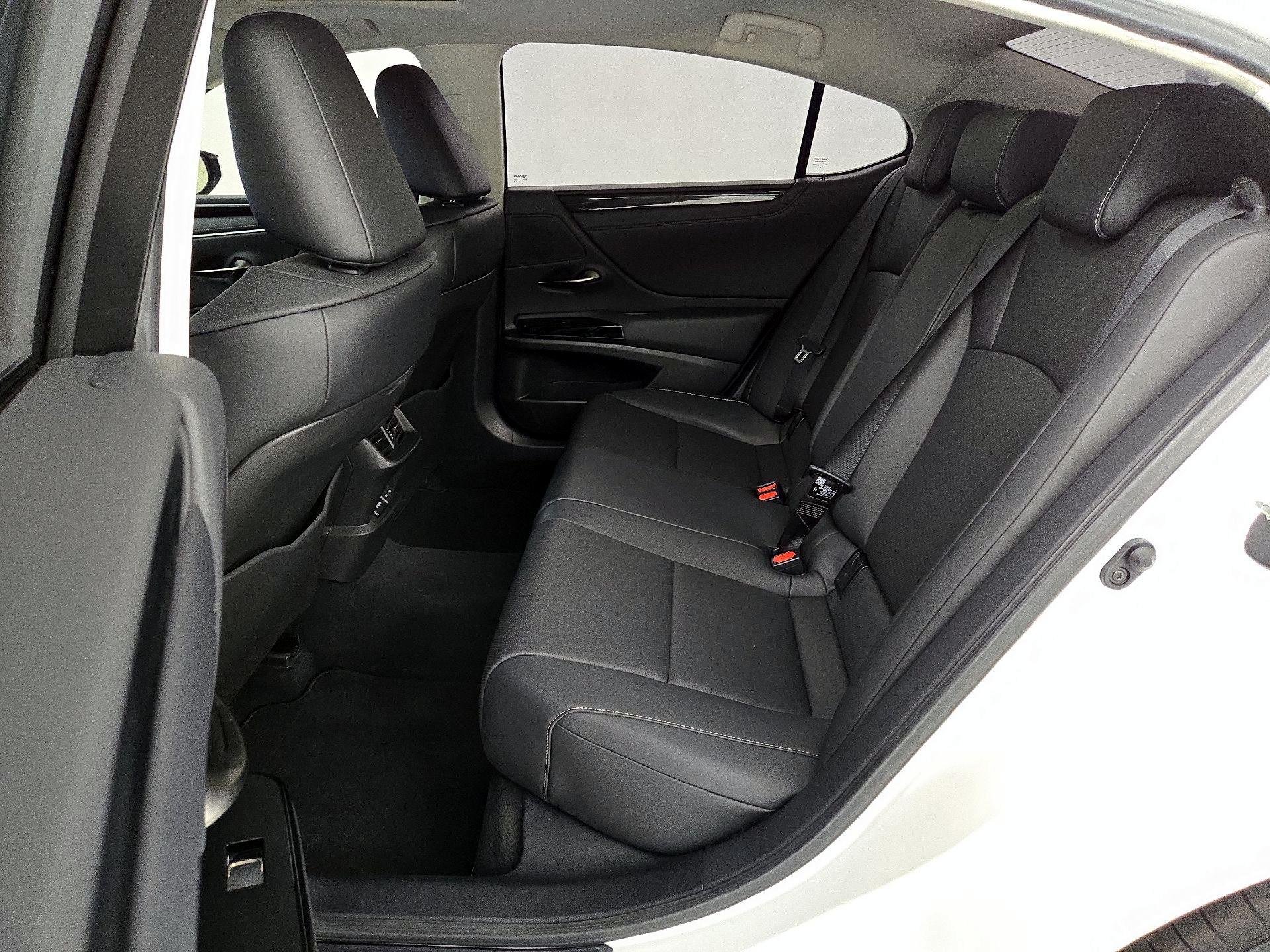 Thumbnail: 2025 Lexus ES - 20