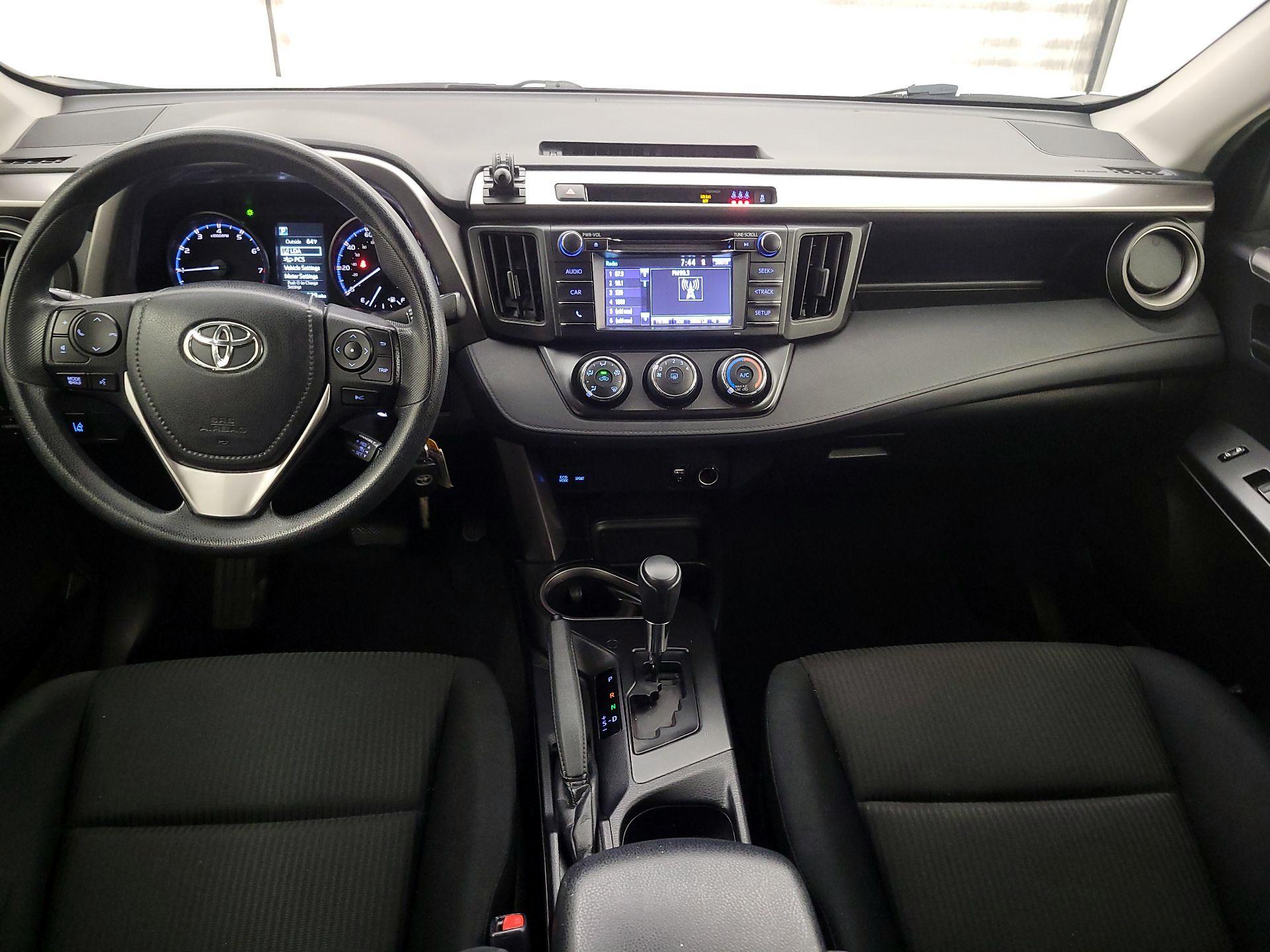 Thumbnail: 2017 Toyota RAV4 - 9