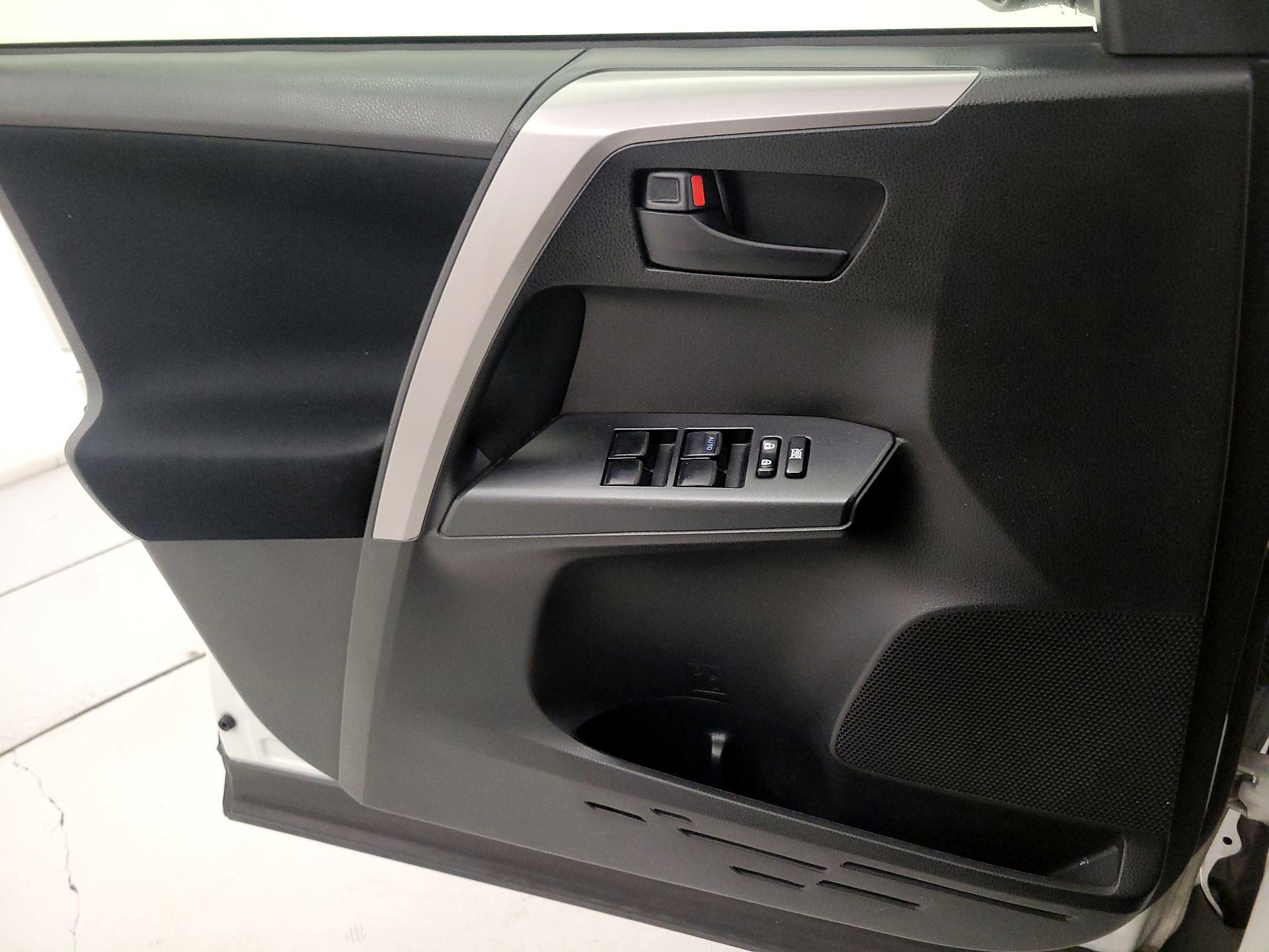 Thumbnail: 2017 Toyota RAV4 - 12