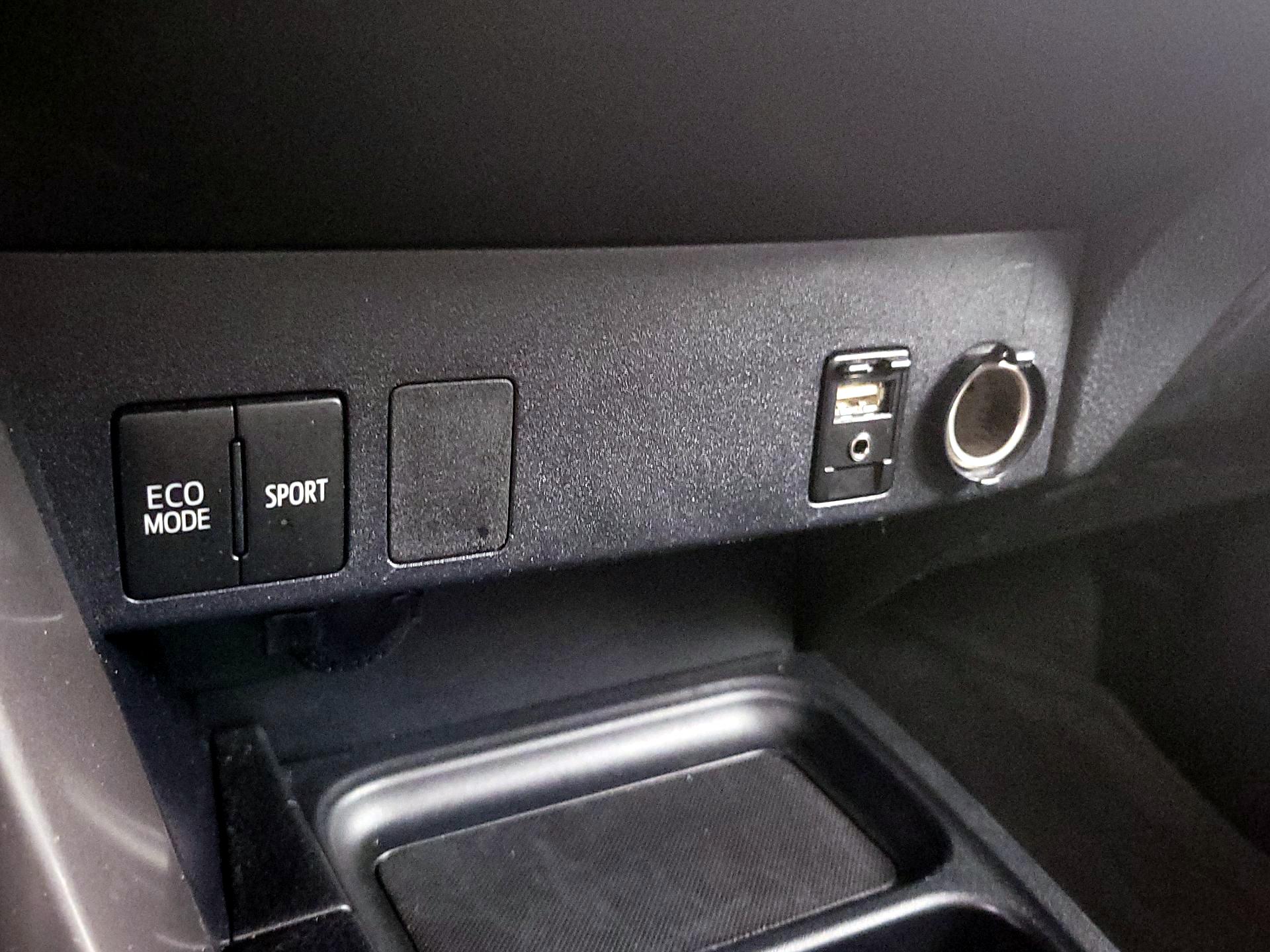 Thumbnail: 2017 Toyota RAV4 - 18