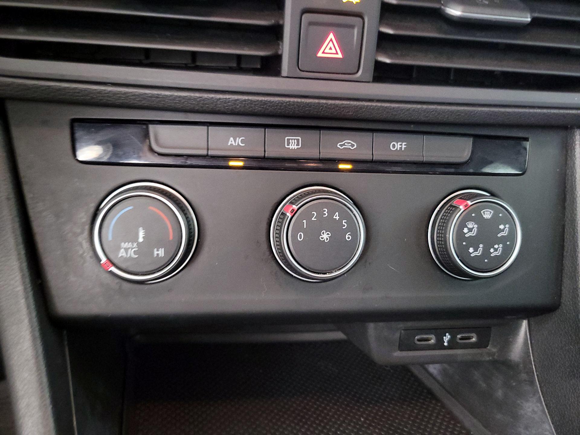 Thumbnail: 2020 Volkswagen Jetta - 16