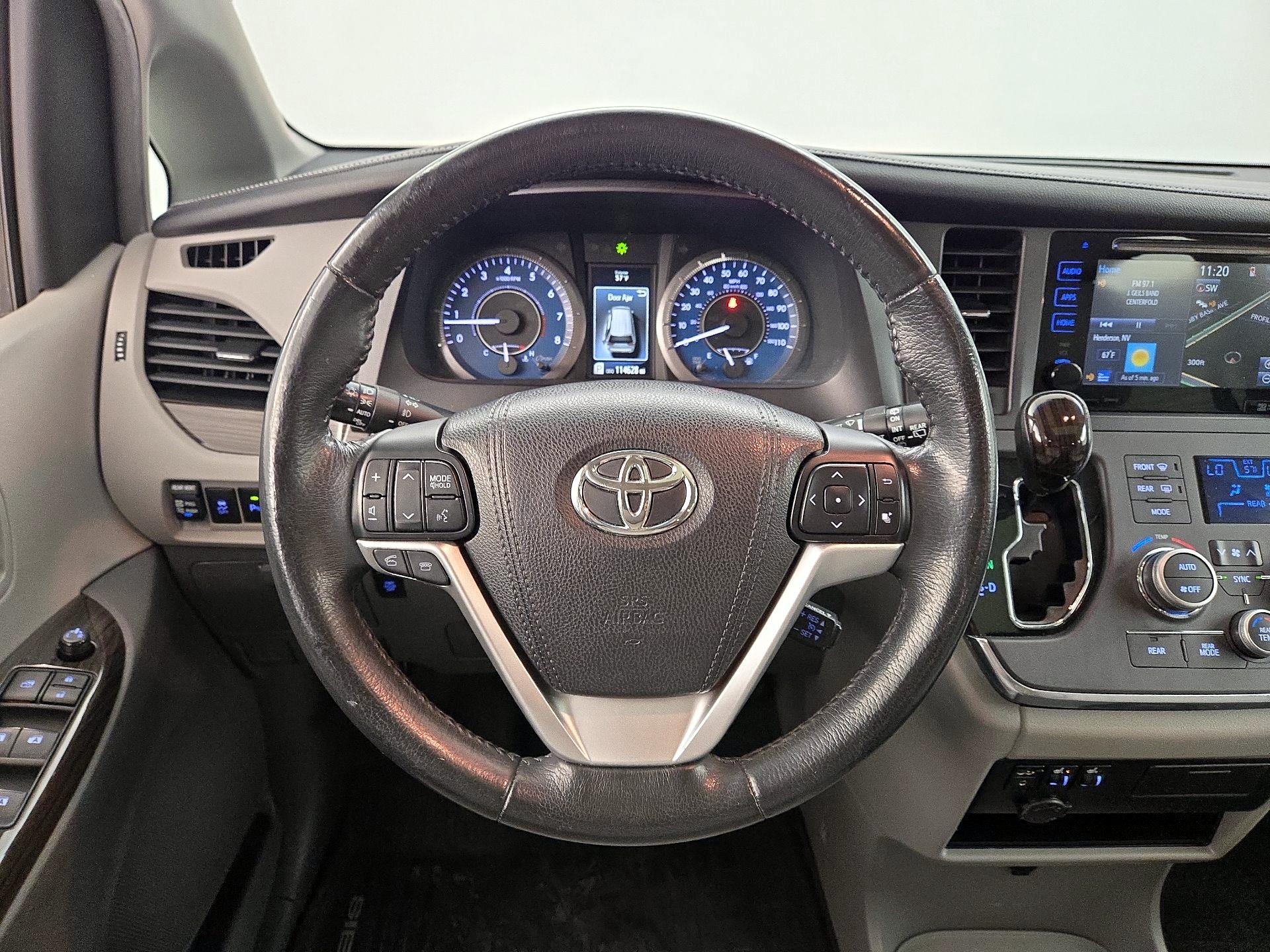 Thumbnail: 2017 Toyota Sienna - 10