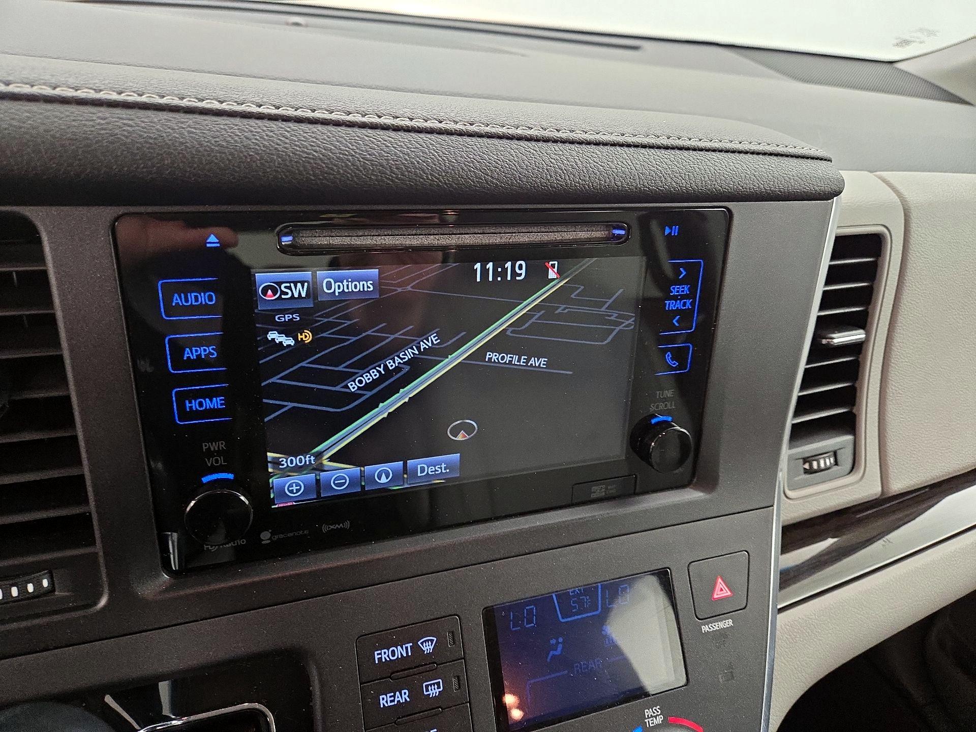 Thumbnail: 2017 Toyota Sienna - 14