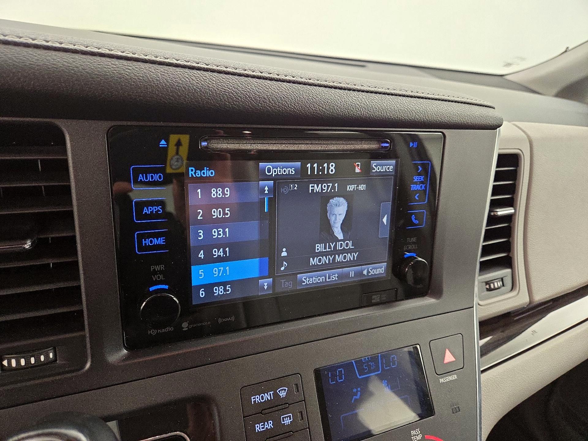 Thumbnail: 2017 Toyota Sienna - 16