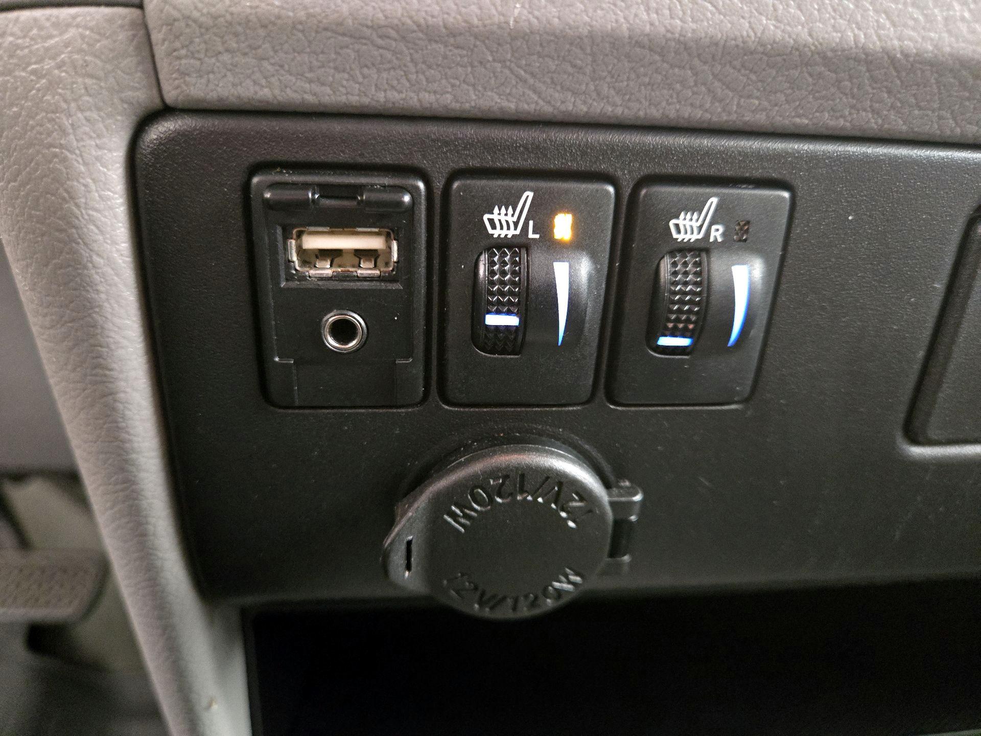 Thumbnail: 2017 Toyota Sienna - 19