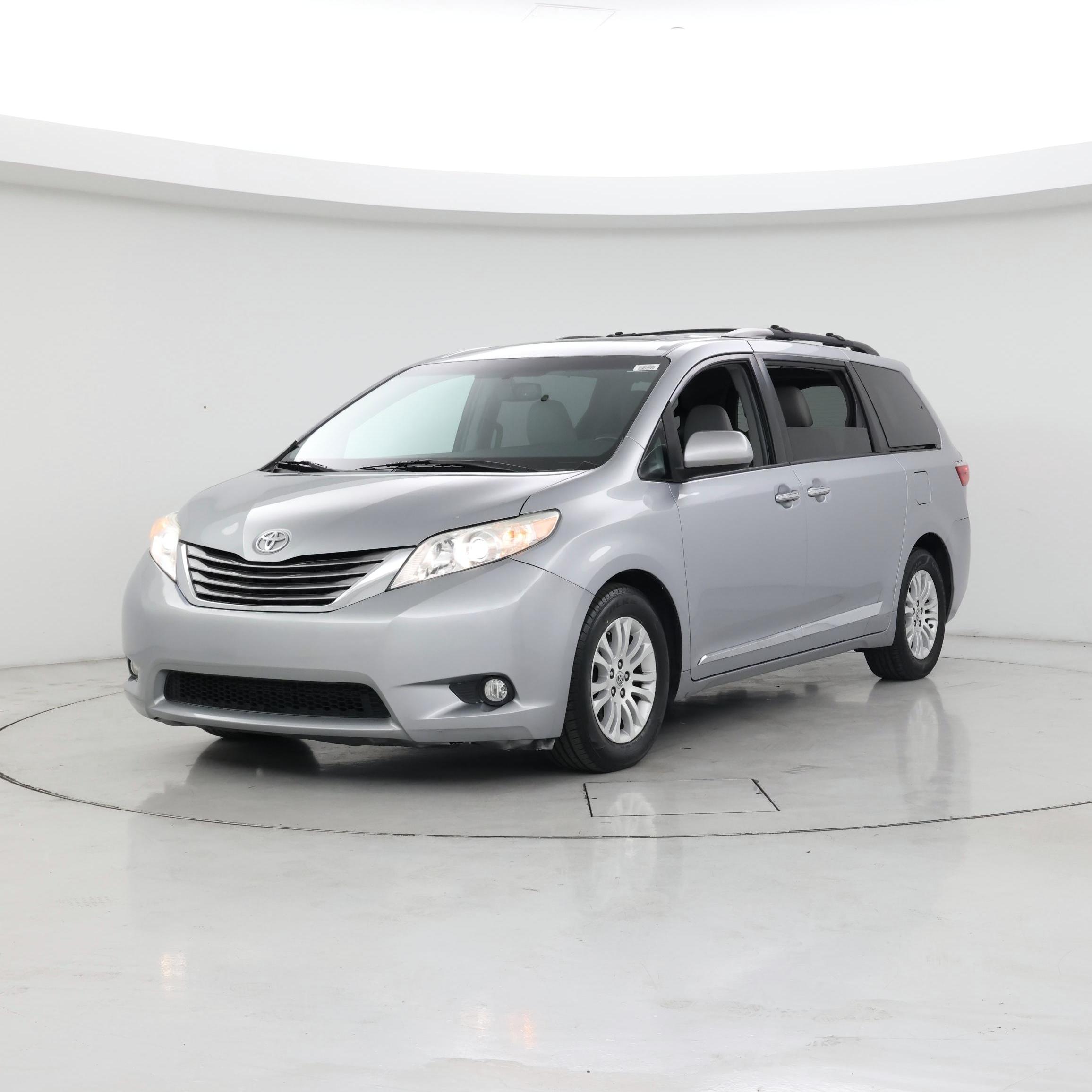 Thumbnail: 2017 Toyota Sienna - 4