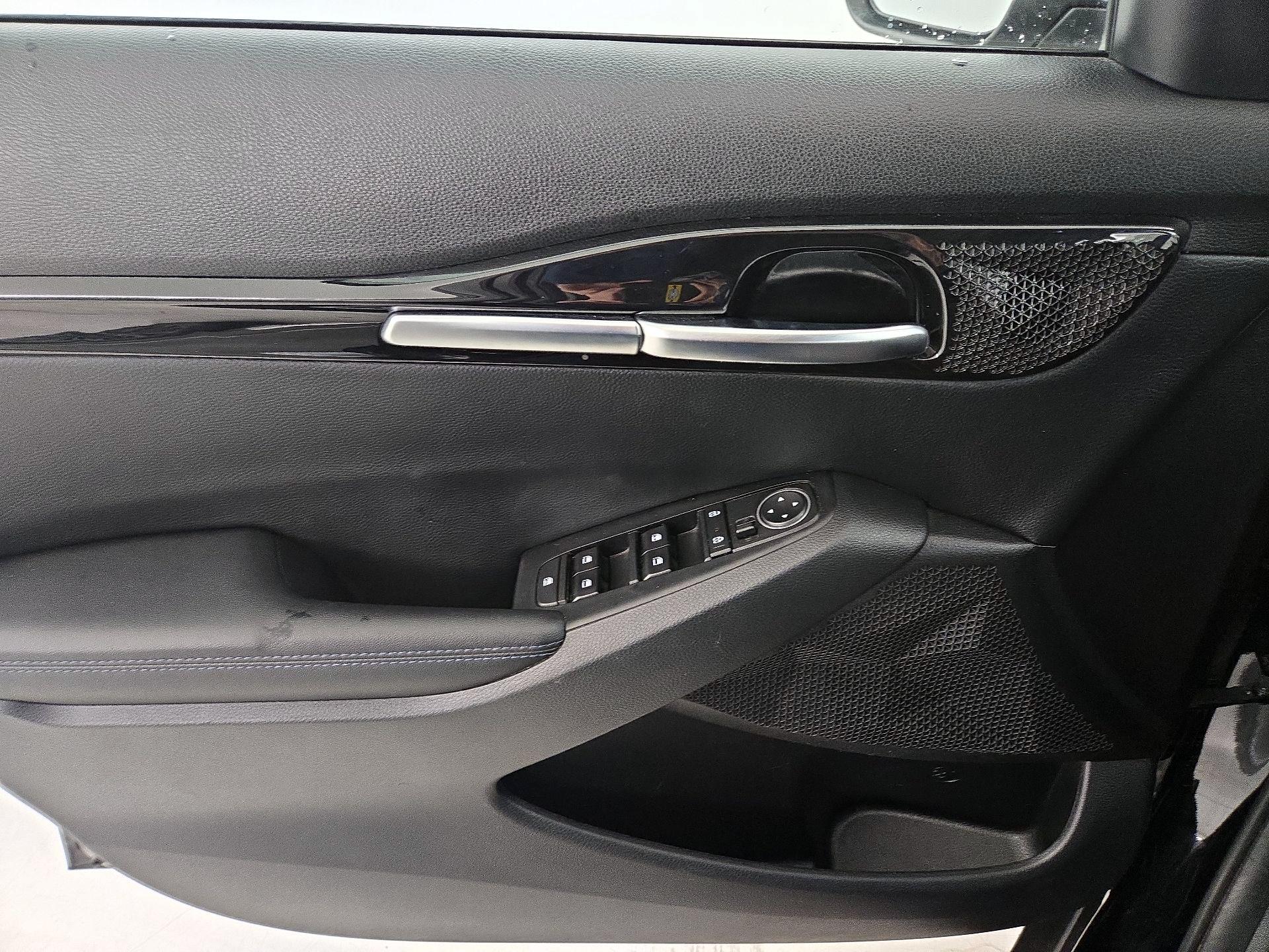 Thumbnail: 2023 Kia Seltos - 12