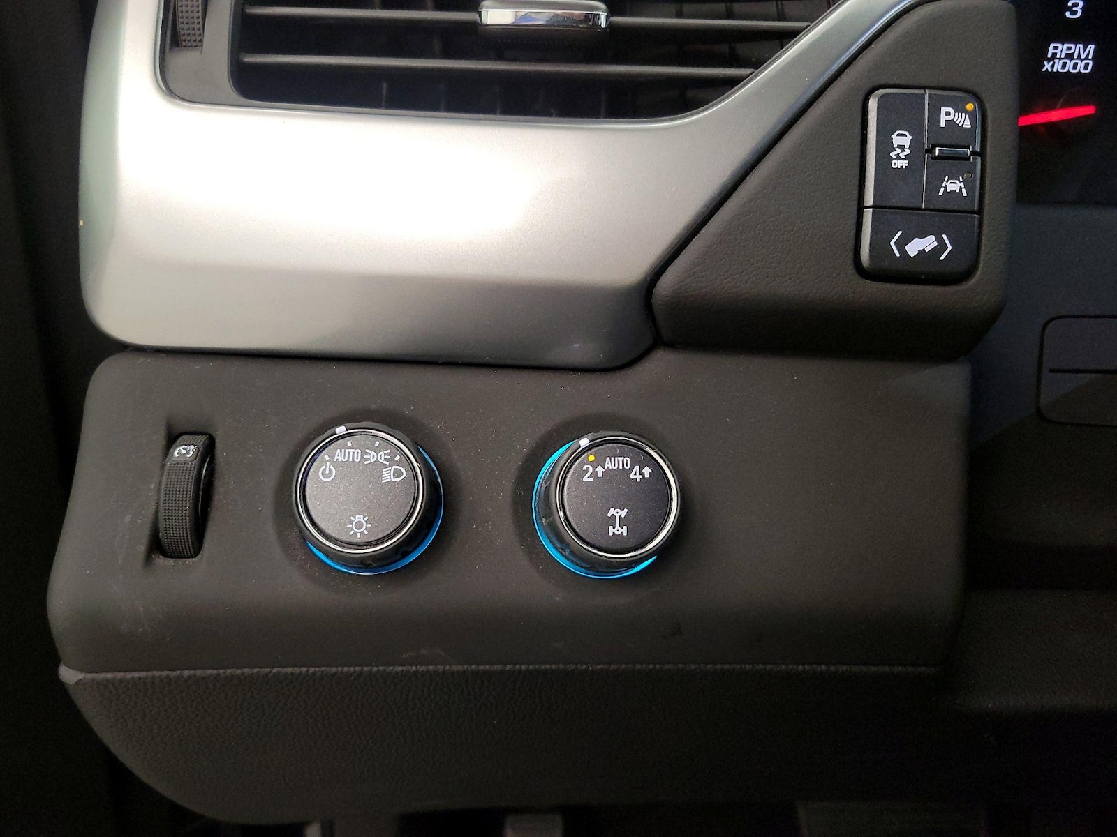 2017 Chevrolet Tahoe LT - Photo 14