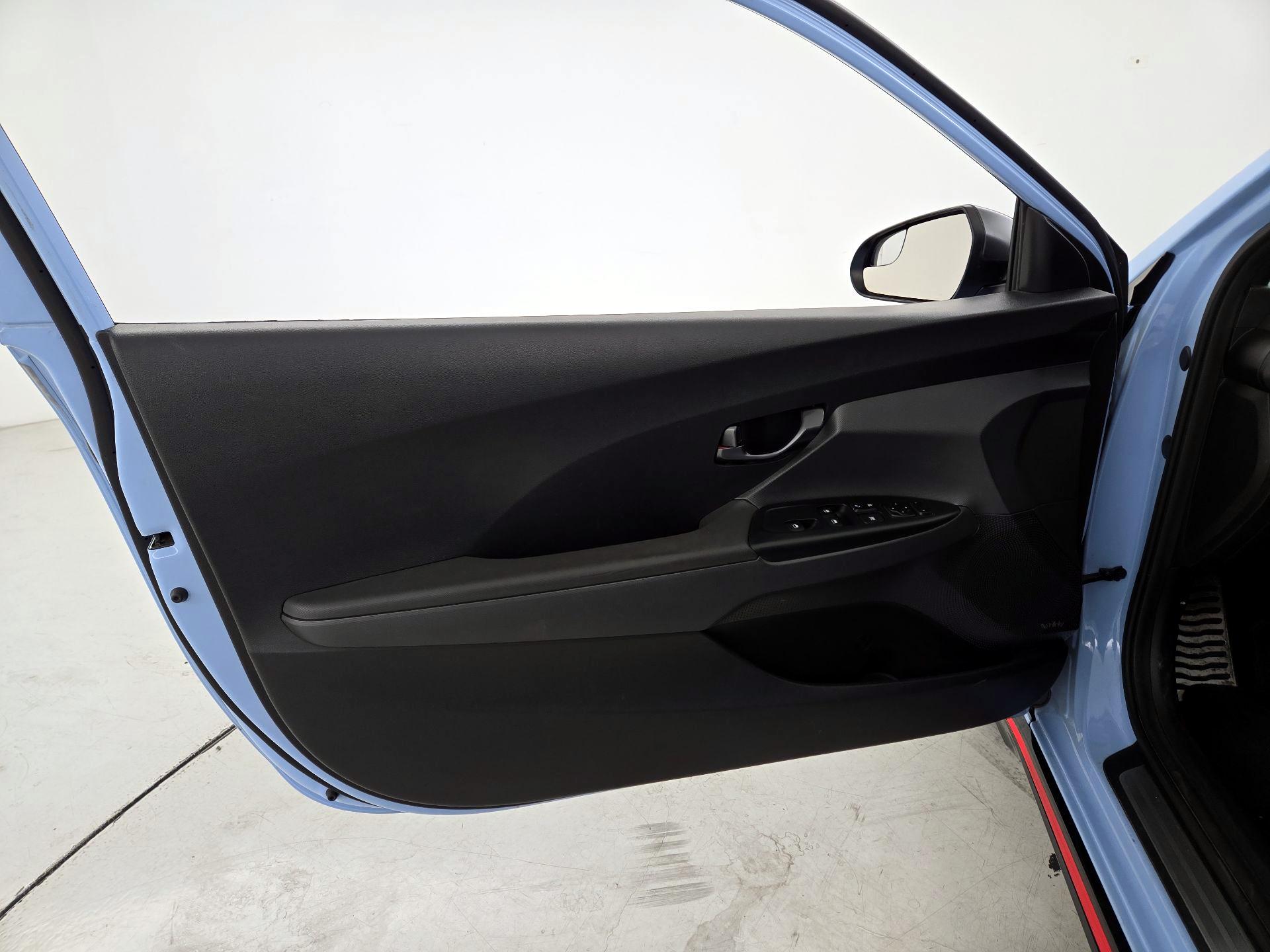 Thumbnail: 2020 Hyundai Veloster - 12