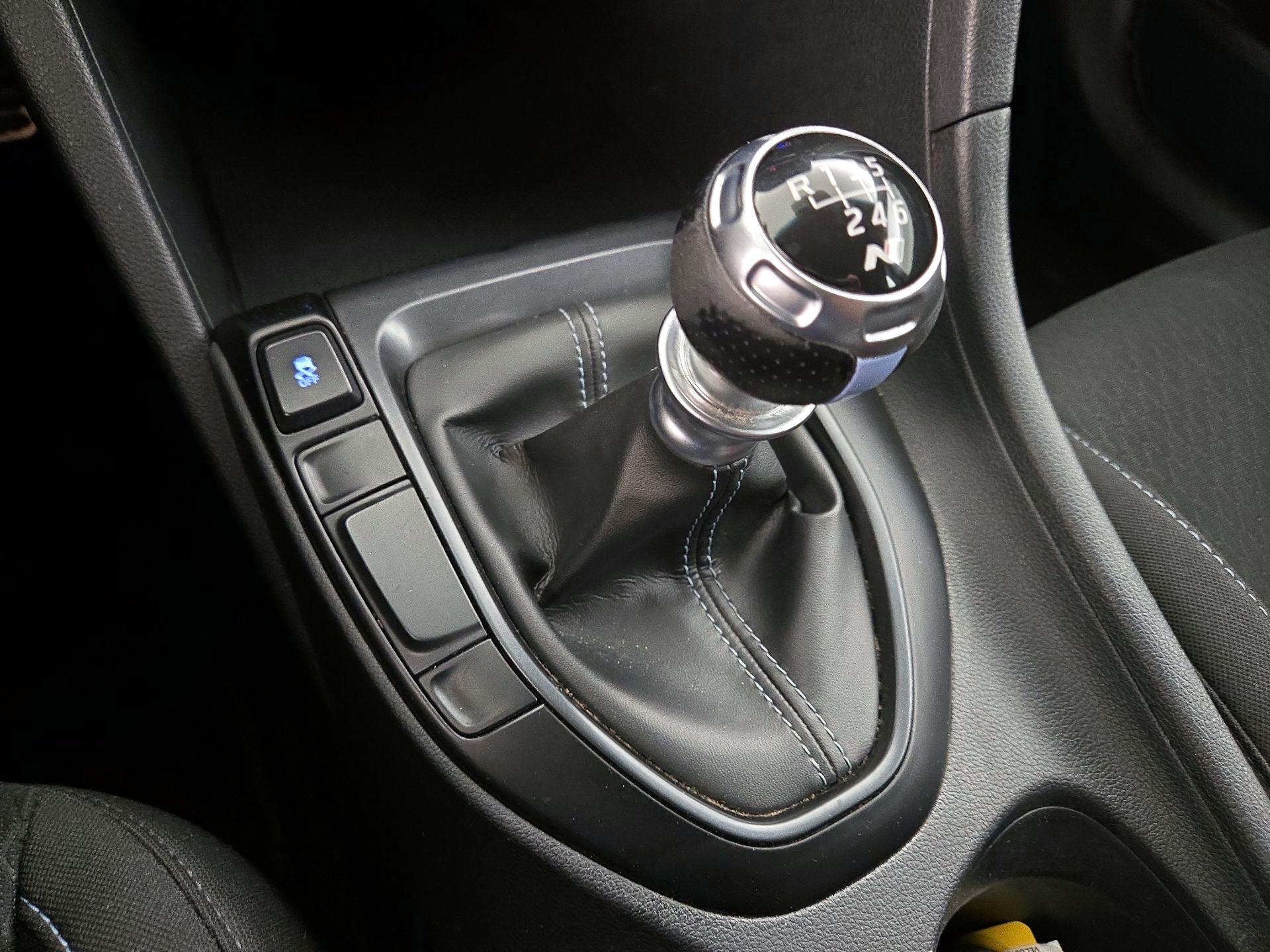 Thumbnail: 2020 Hyundai Veloster - 17